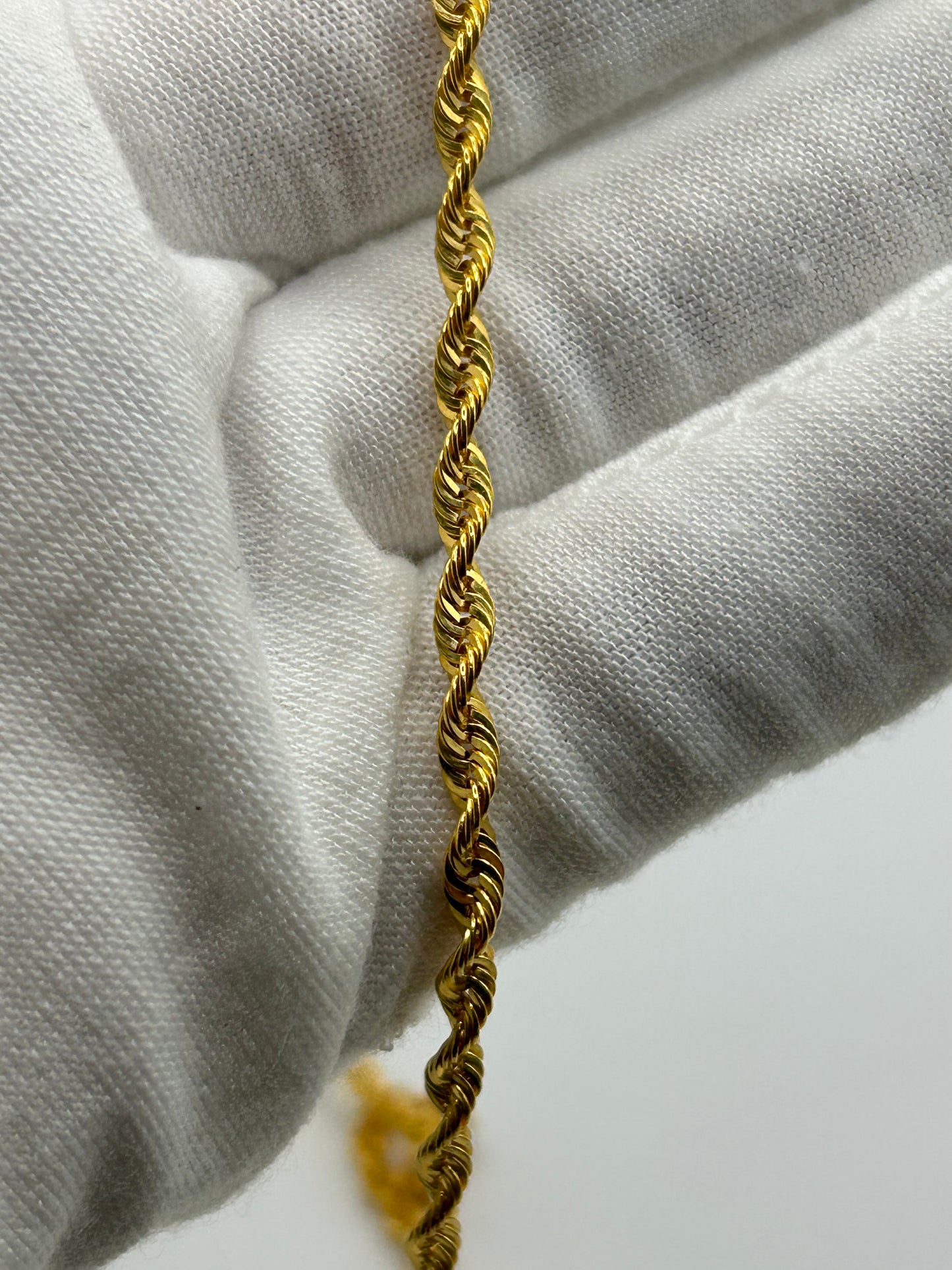 Rope Chain In 22ct Gold 6.7 grams Hallmarked 18 inch
