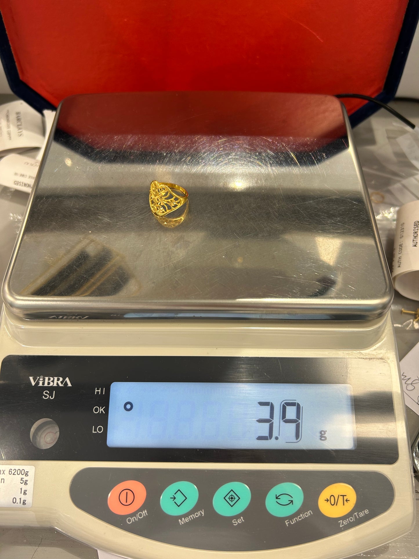 22ct gold ring hallmarked 3.9g