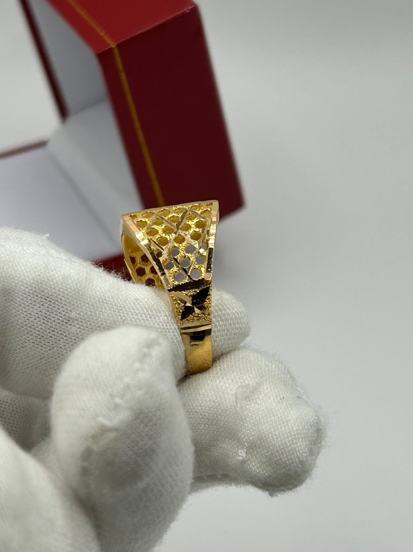 22ct Gold Men's Ring Size U 7.5 grams Hallmarked