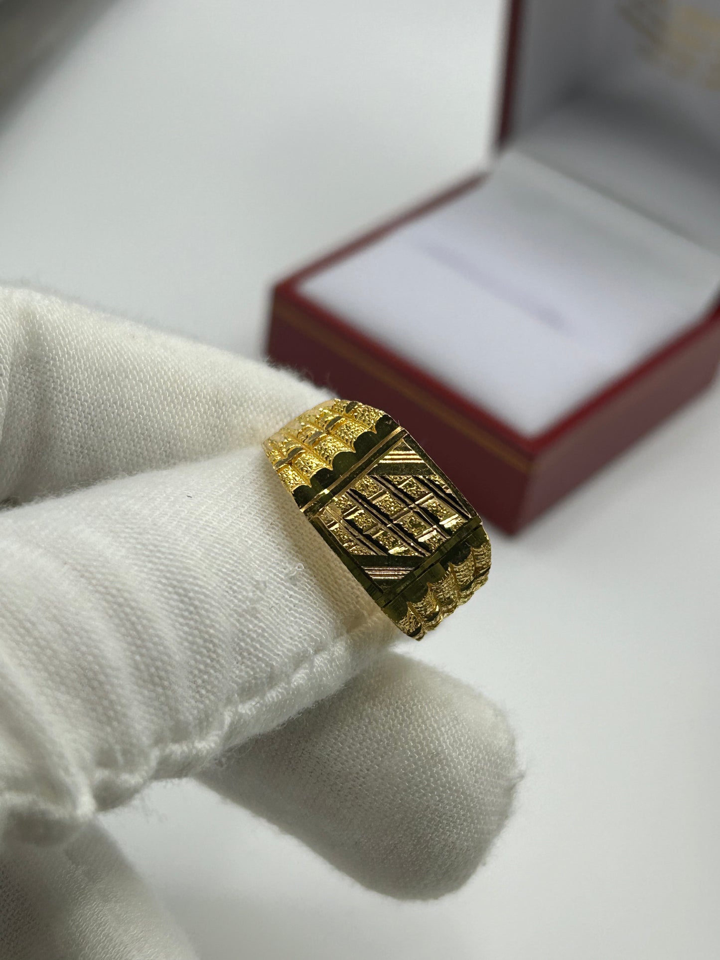 22ct Gold Ring Size V Hallmarked 6.0 grams