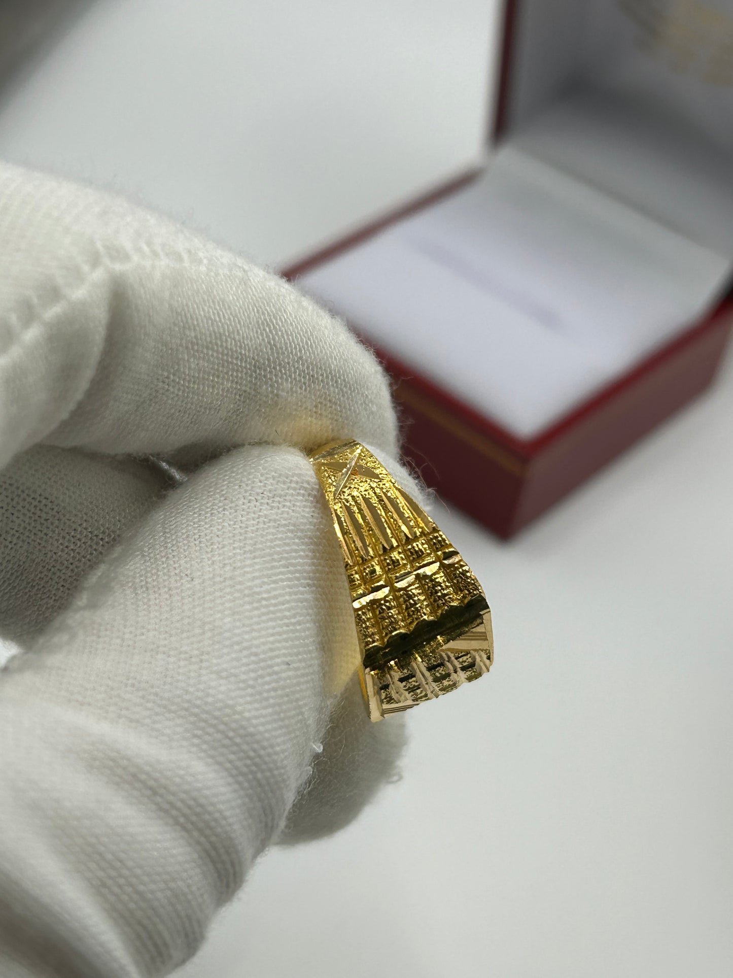 22ct Gold Ring Size V Hallmarked 6.0 grams