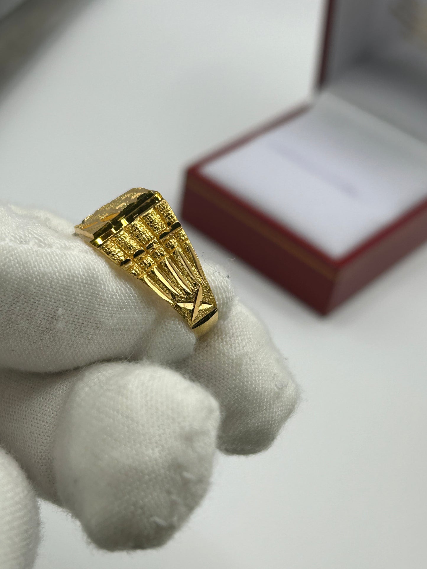 22ct Gold Ring Size V Hallmarked 6.0 grams