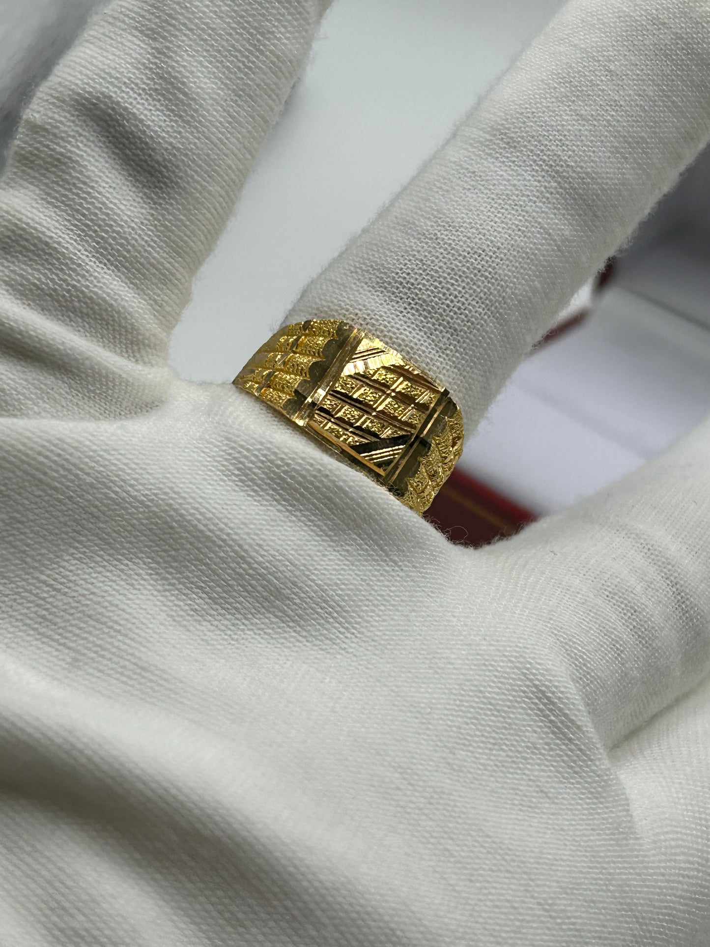 22ct Gold Ring Size V Hallmarked 6.0 grams