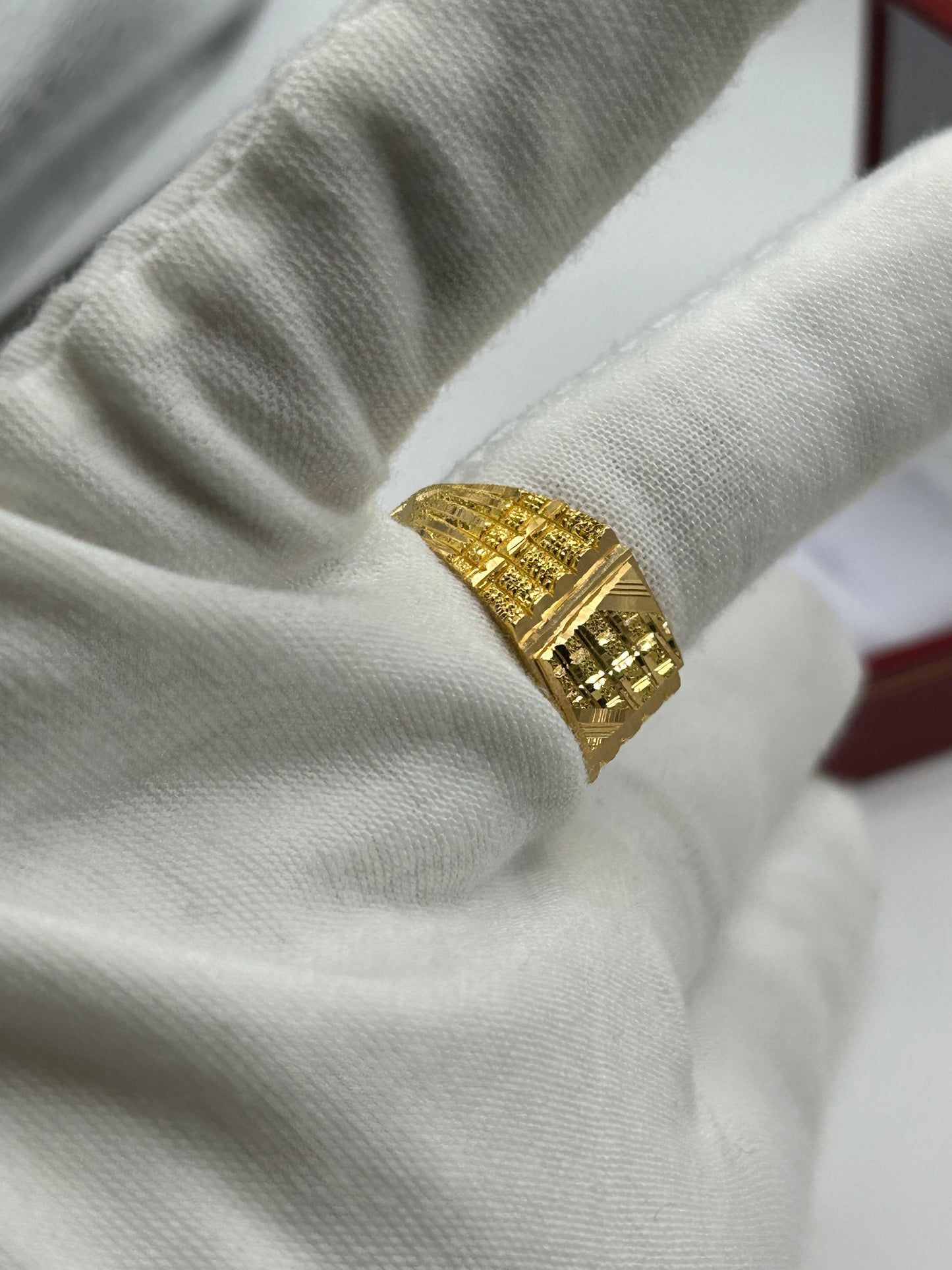 22ct Gold Ring Size V Hallmarked 6.0 grams