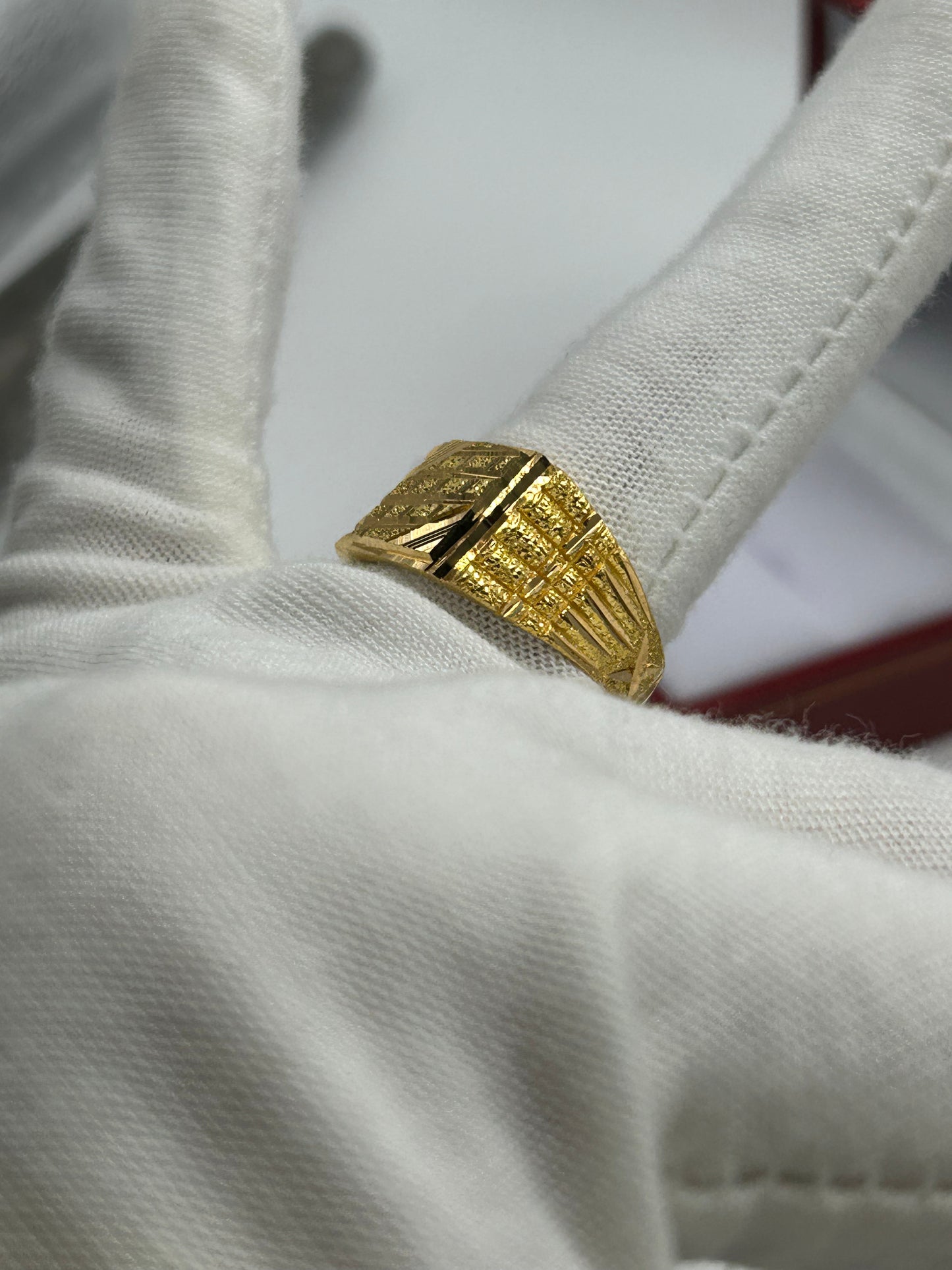 22ct Gold Ring Size V Hallmarked 6.0 grams