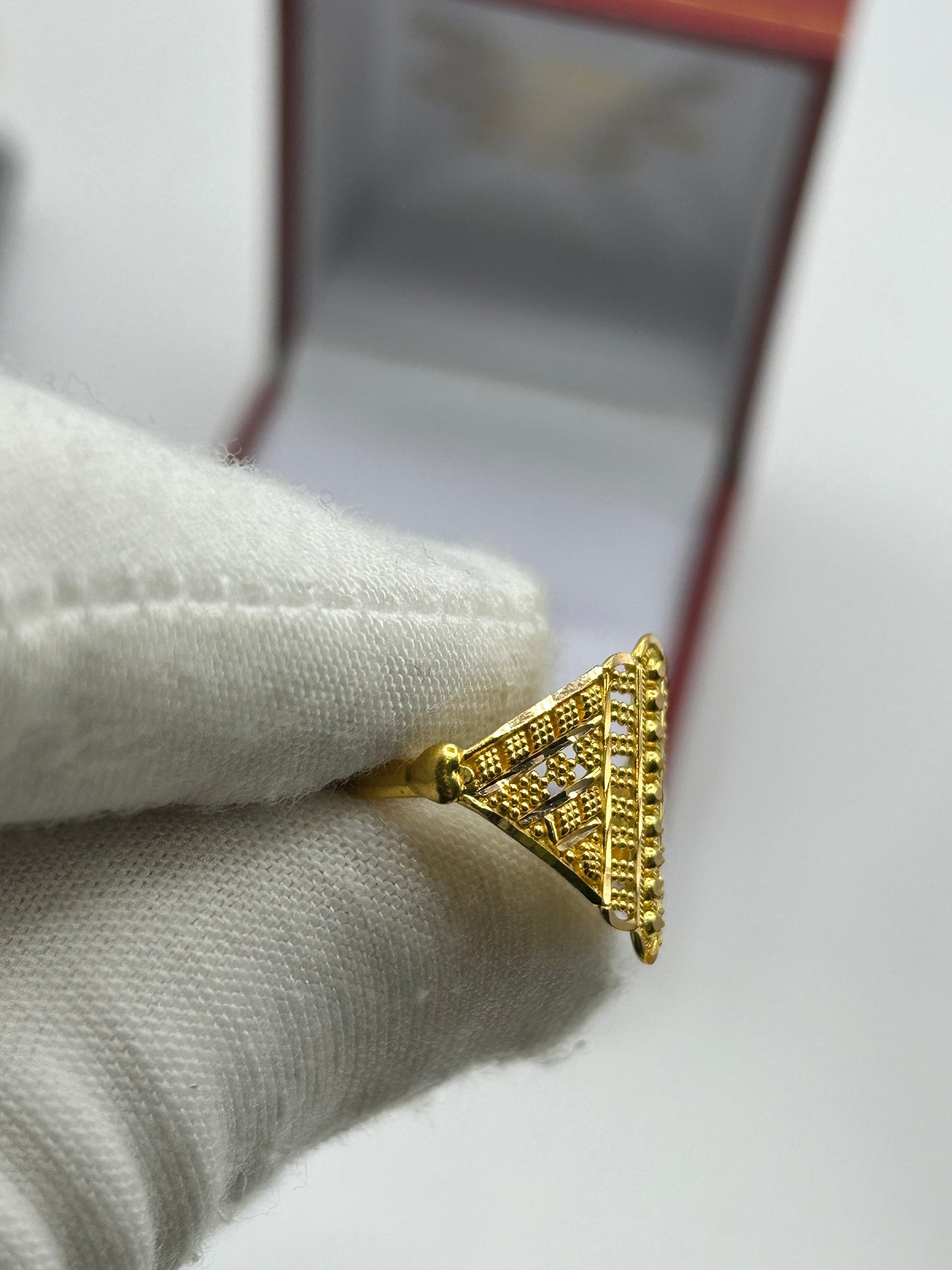 22ct Gold Ring Size J Hallmarked 2.6 grams