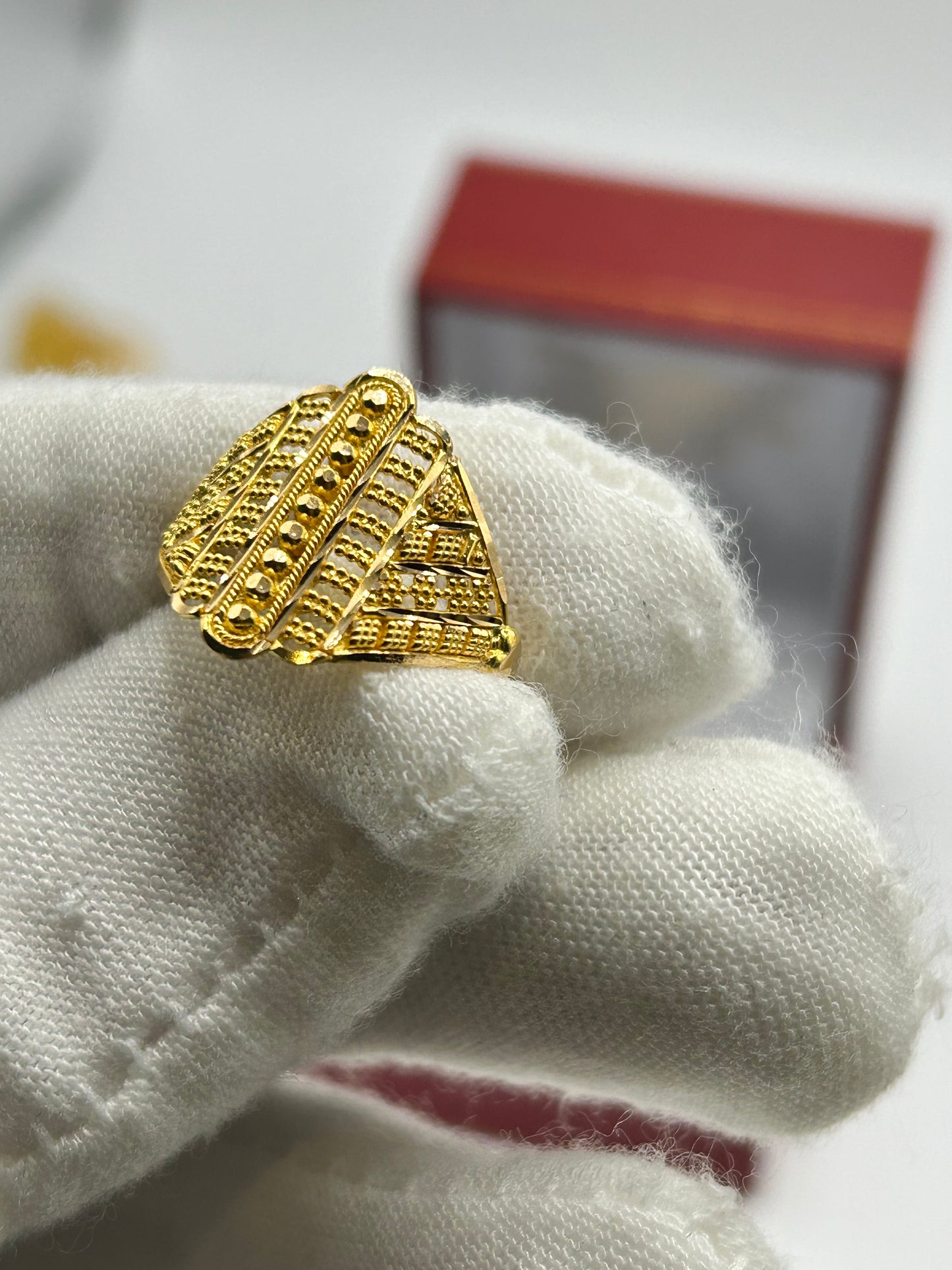 22ct Gold Ring Size J Hallmarked 2.6 grams