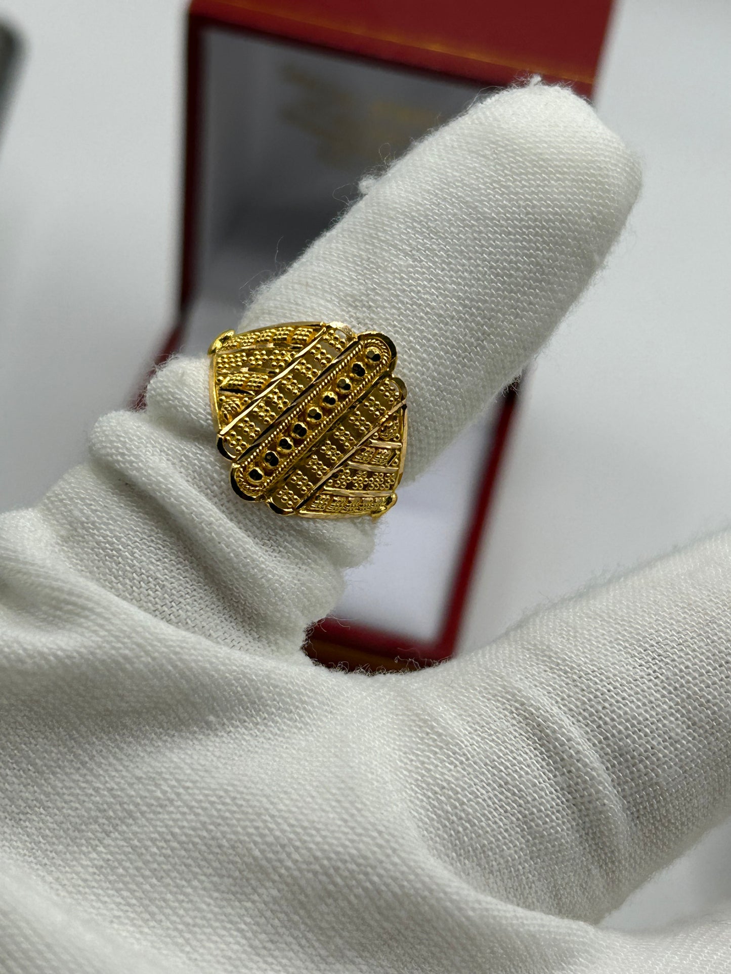 22ct Gold Ring Size J Hallmarked 2.6 grams