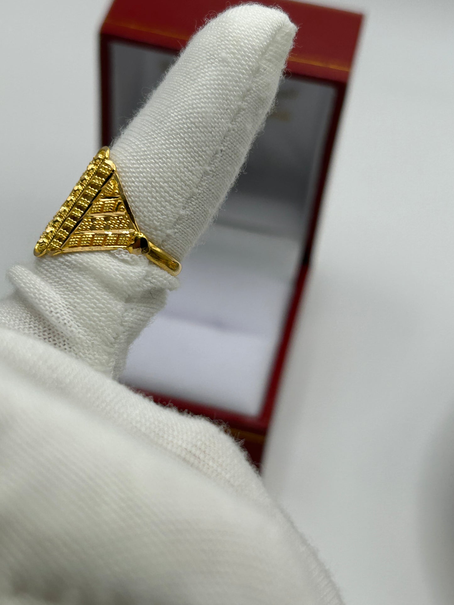 22ct Gold Ring Size J Hallmarked 2.6 grams