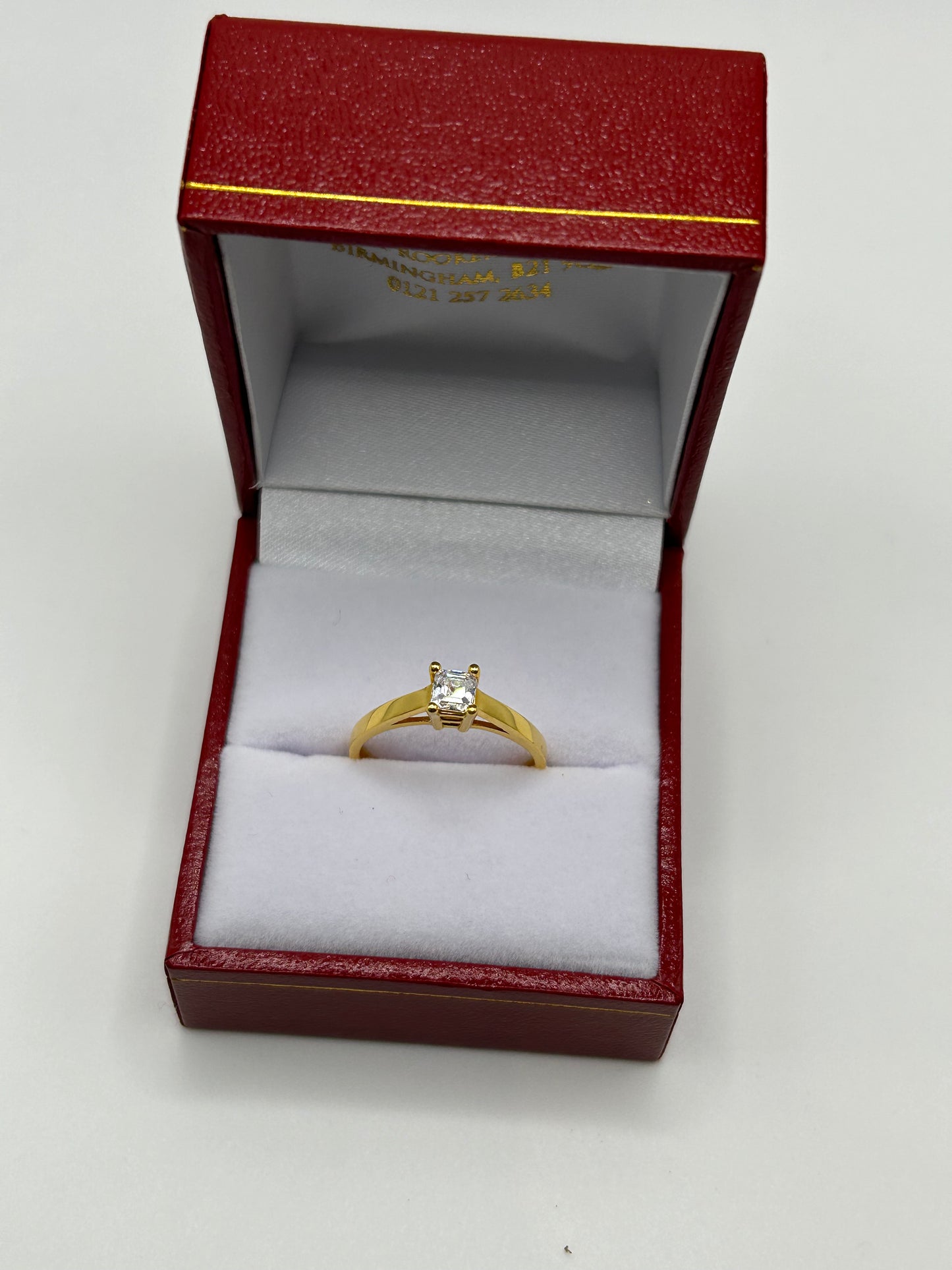 22ct Gold Ladies Ring 2.7 grams Size M