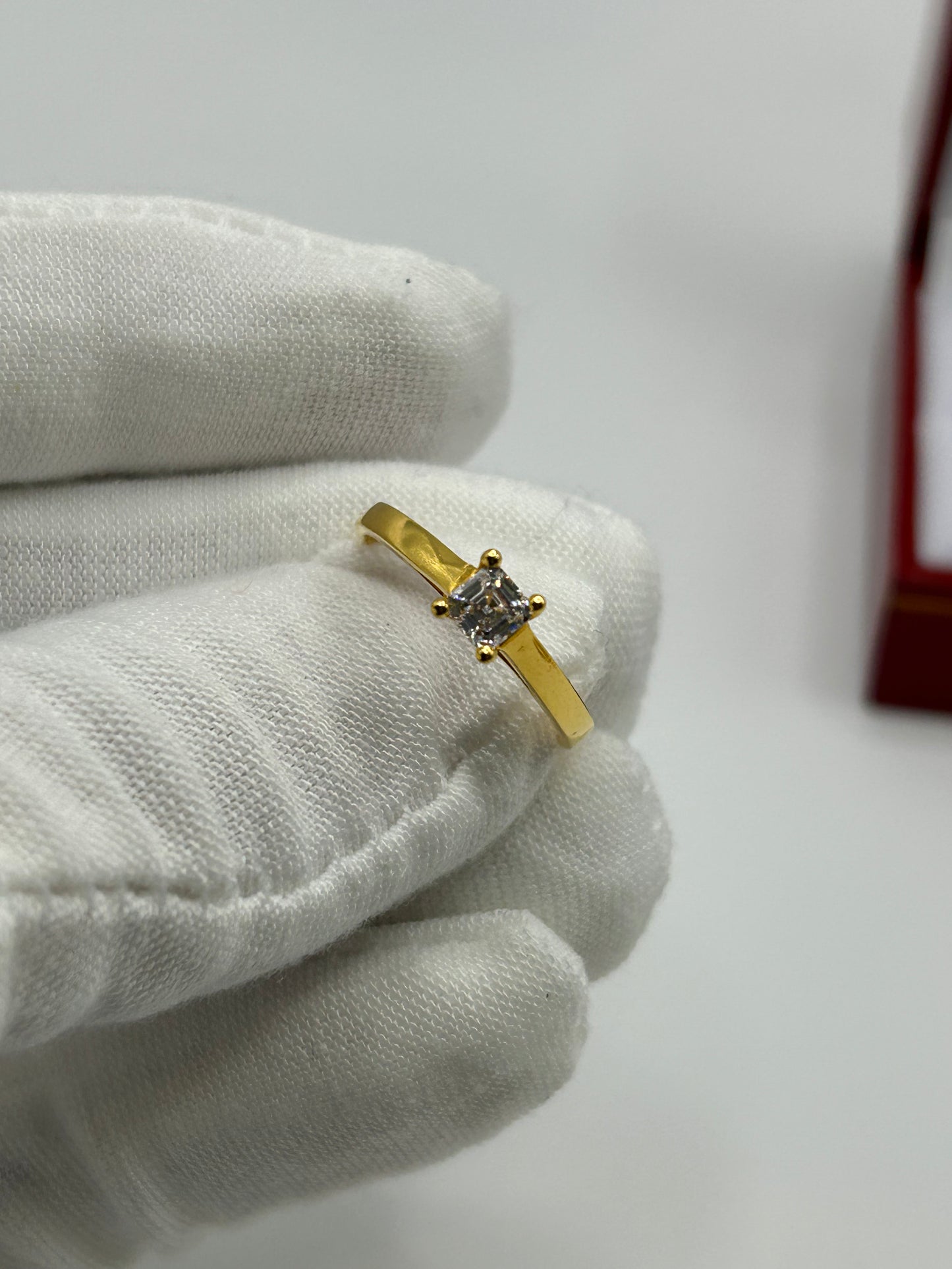 22ct Gold Ladies Ring 2.7 grams Size M