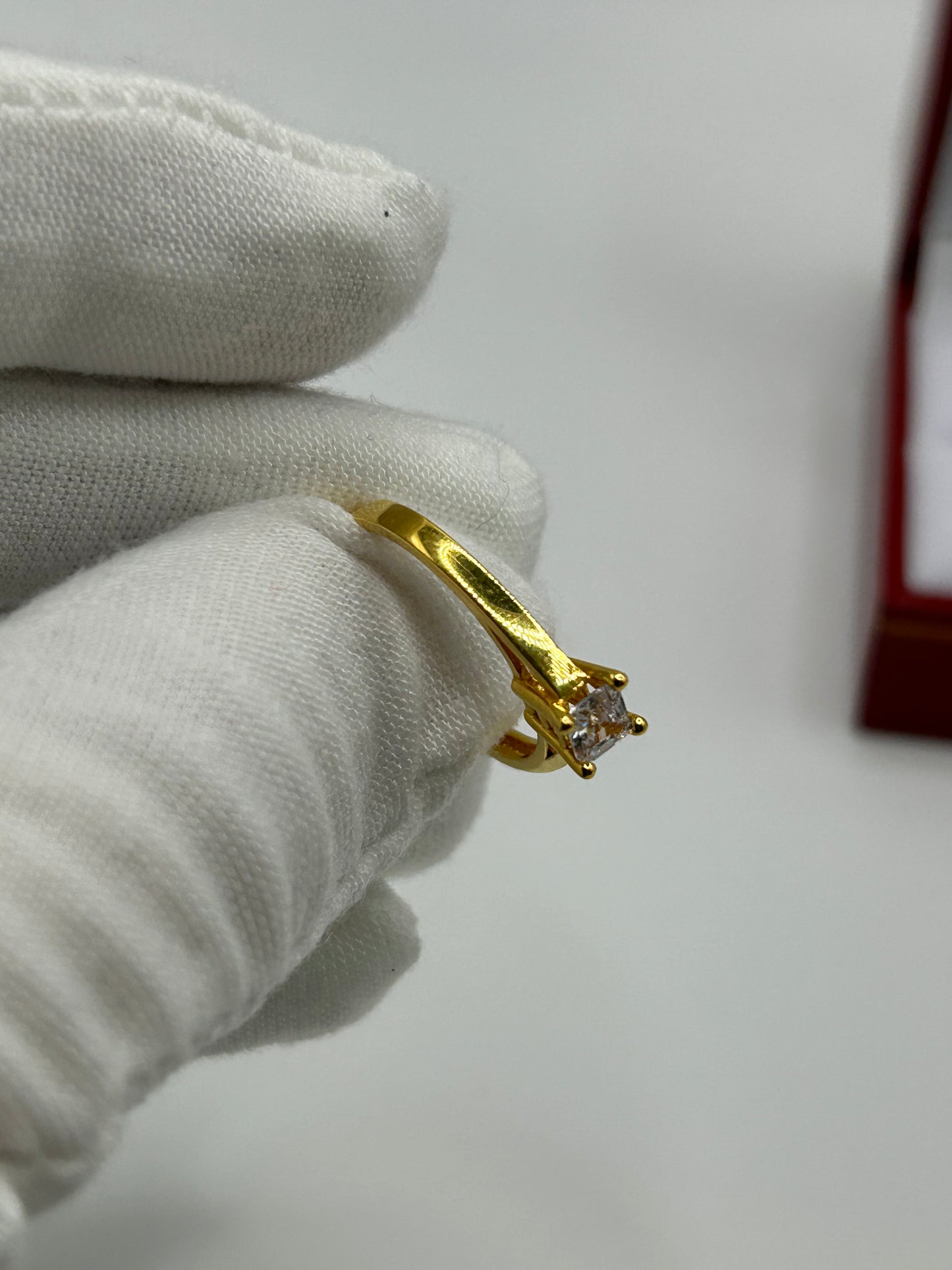 22ct Gold Ladies Ring 2.7 grams Size M