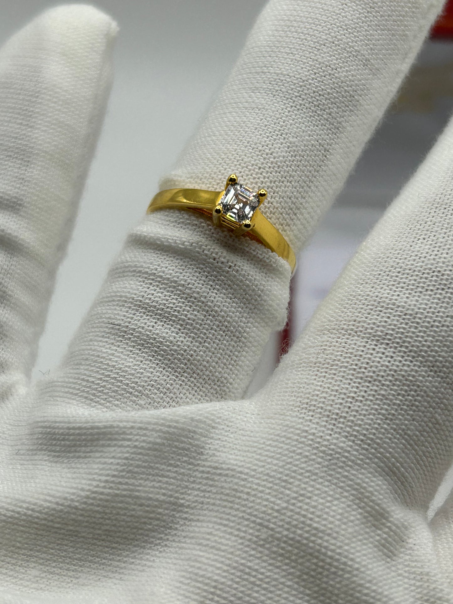 22ct Gold Ladies Ring 2.7 grams Size M