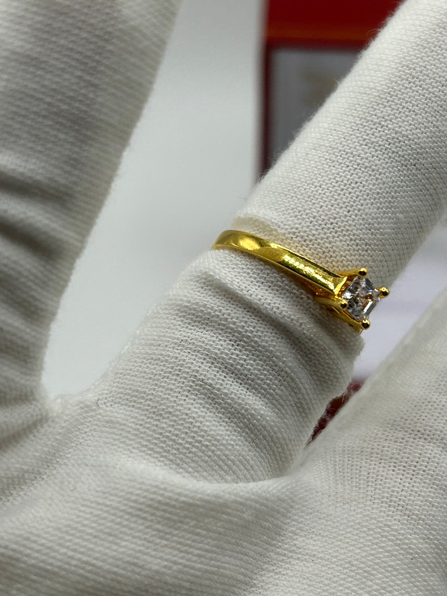 22ct Gold Ladies Ring 2.7 grams Size M