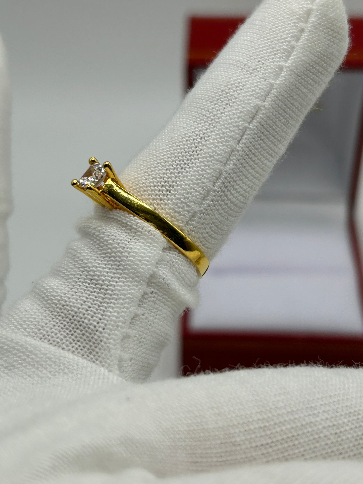 22ct Gold Ladies Ring 2.7 grams Size M