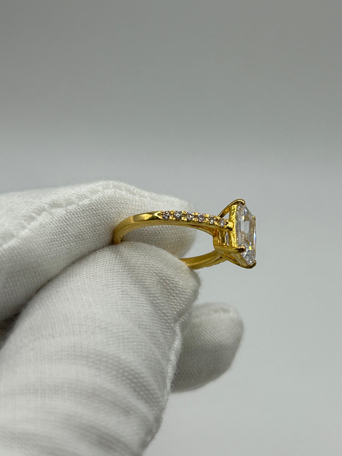 22ct Gold Ladies Ring 3.9 grams Hallmarked size J