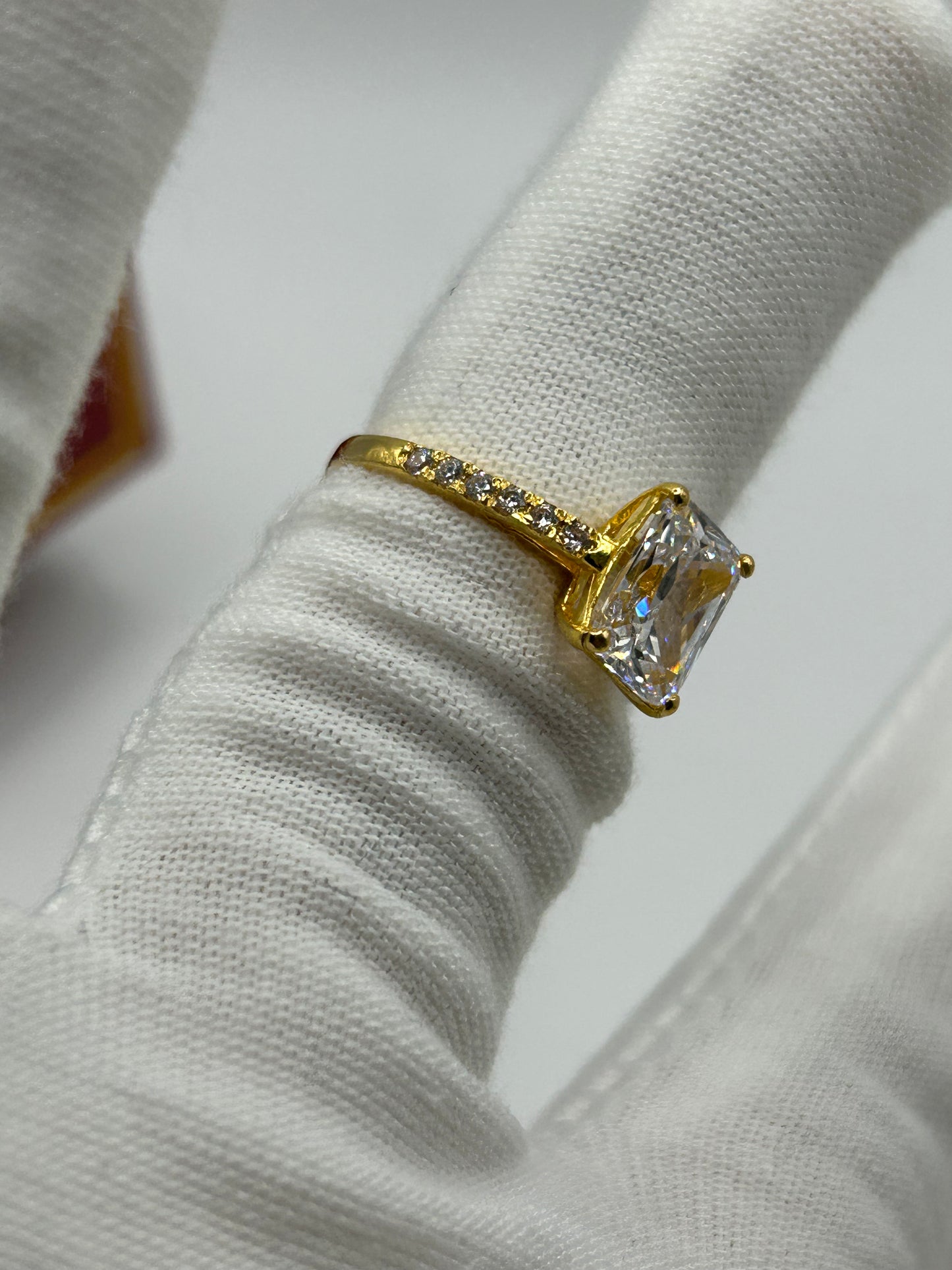 22ct Gold Ladies Ring 3.9 grams Hallmarked size J
