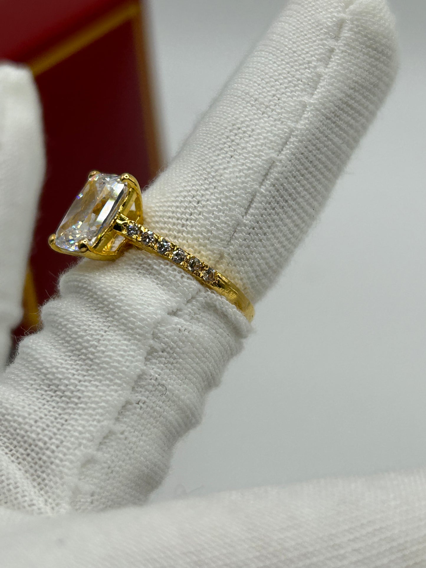 22ct Gold Ladies Ring 3.9 grams Hallmarked size J