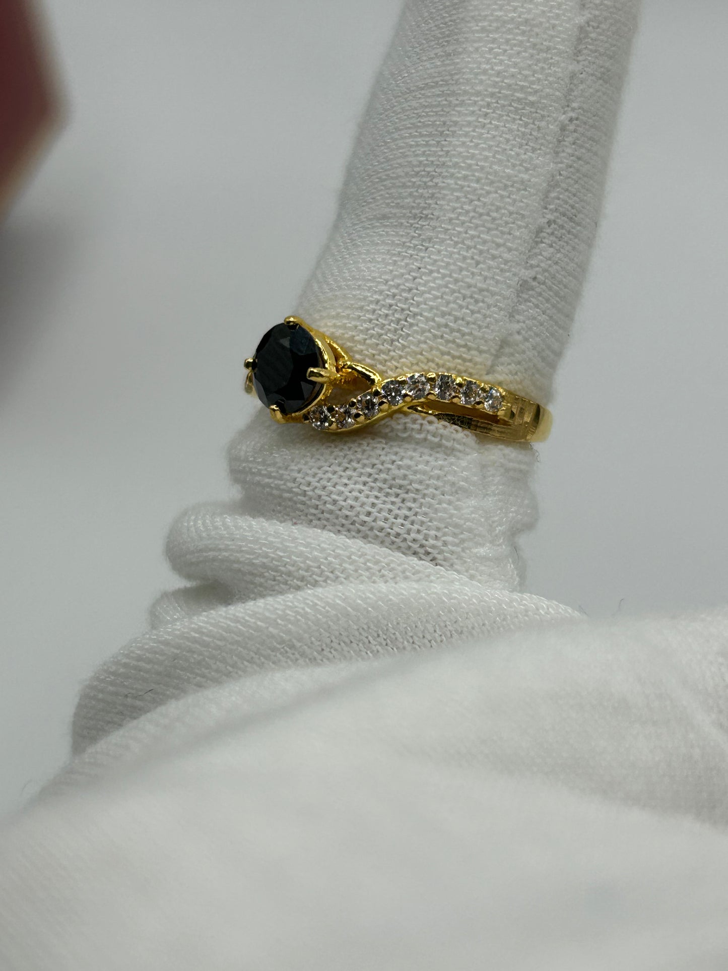 22ct Gold Ladies Ring 3.1 grams Hallmarked Size k1/2