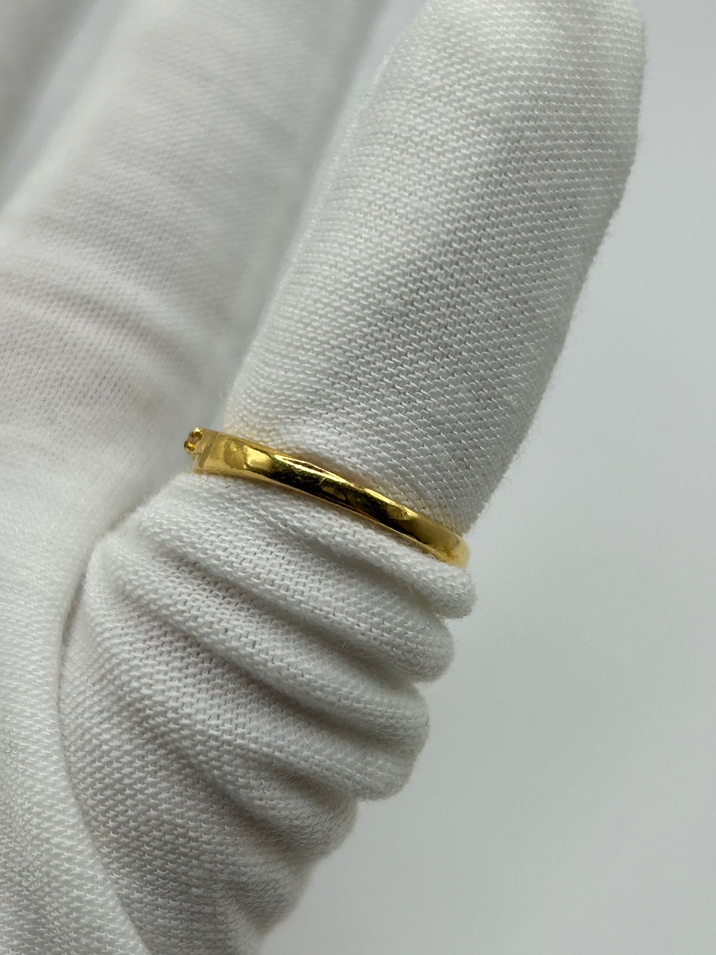 22ct Gold Ladies Ring 3.1 grams Hallmarked Size k1/2