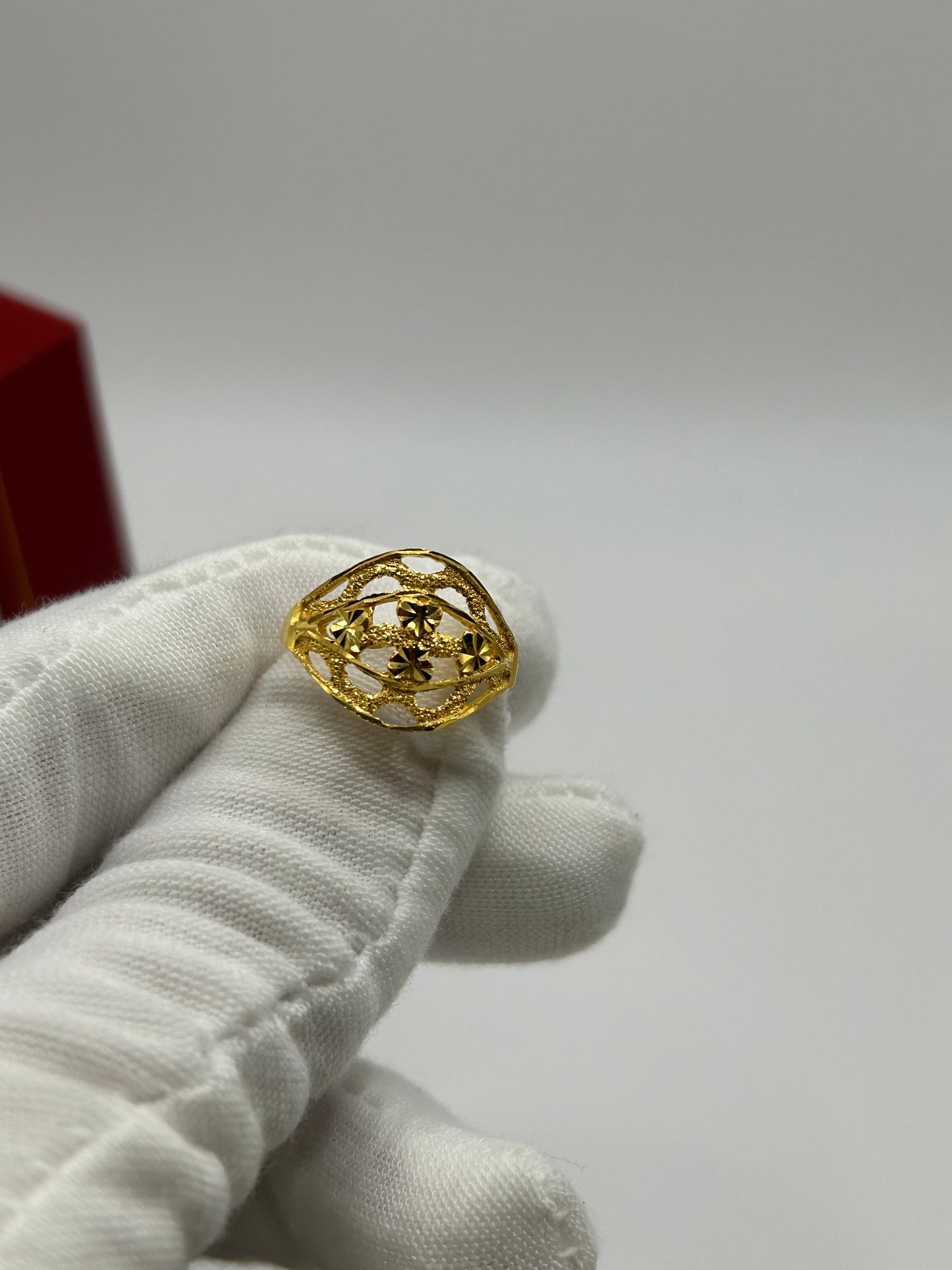22ct Gold Ladies Ring 2.4 grams Size N