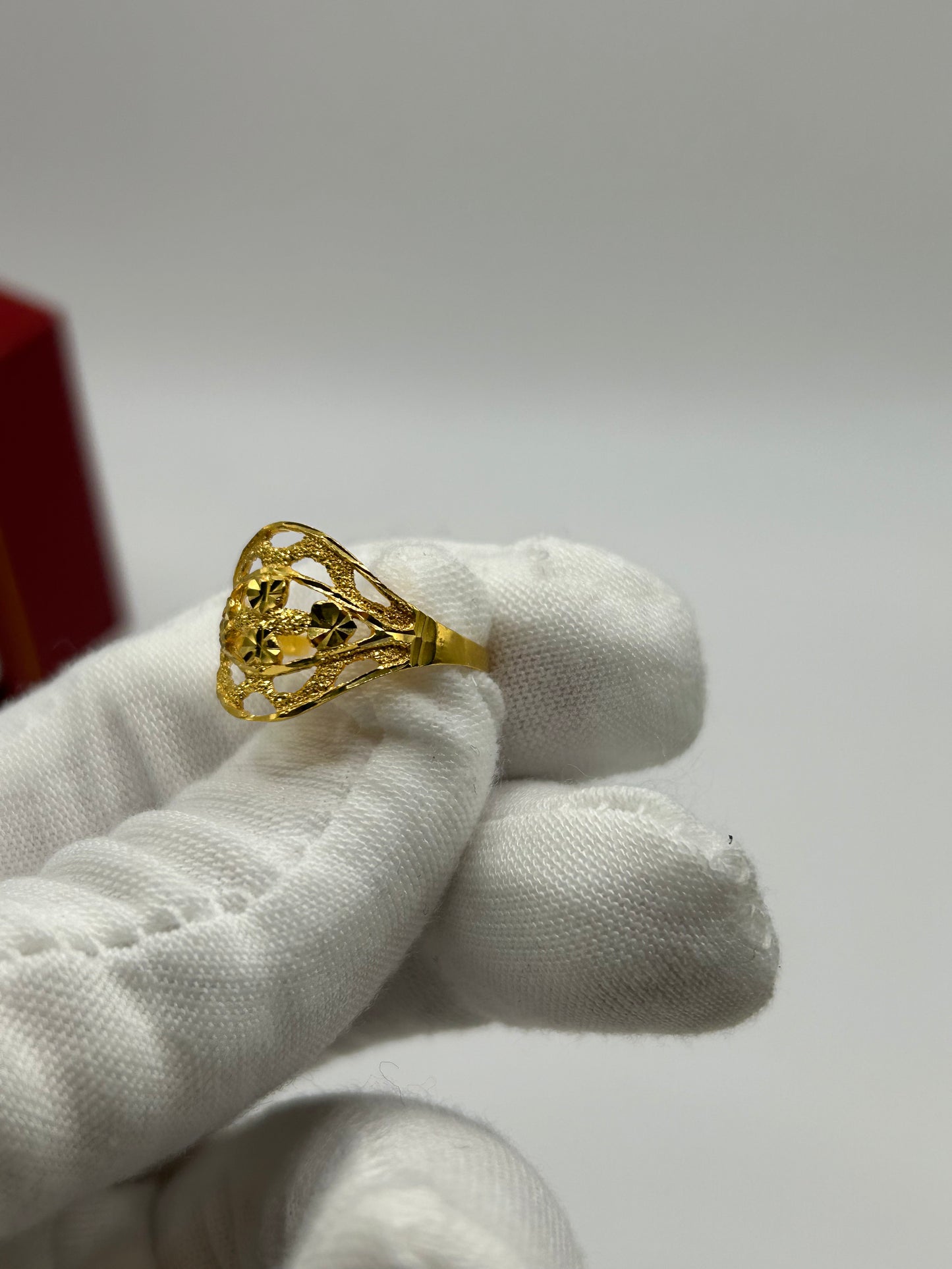 22ct Gold Ladies Ring 2.4 grams Size N