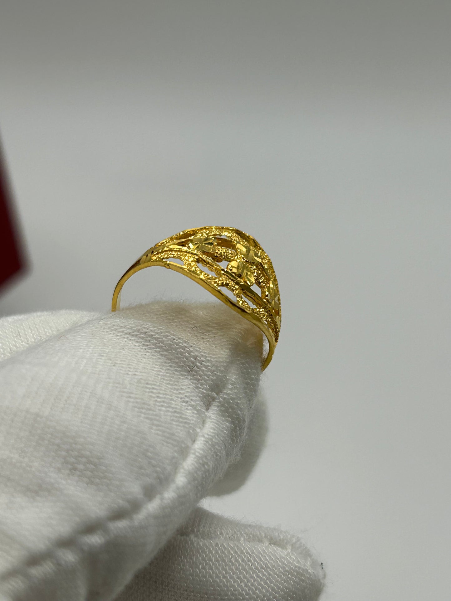 22ct Gold Ladies Ring 2.4 grams Size N