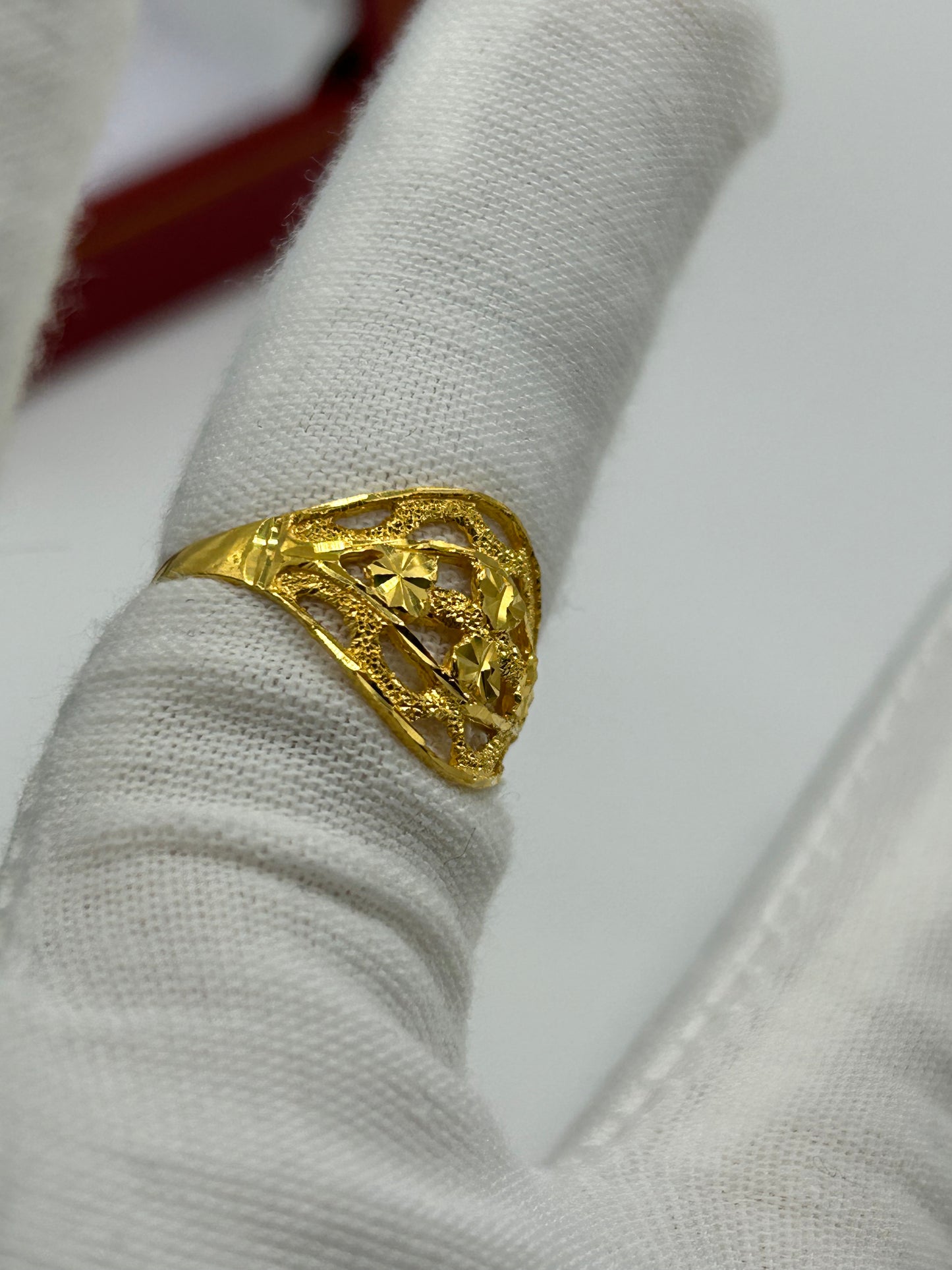 22ct Gold Ladies Ring 2.4 grams Size N