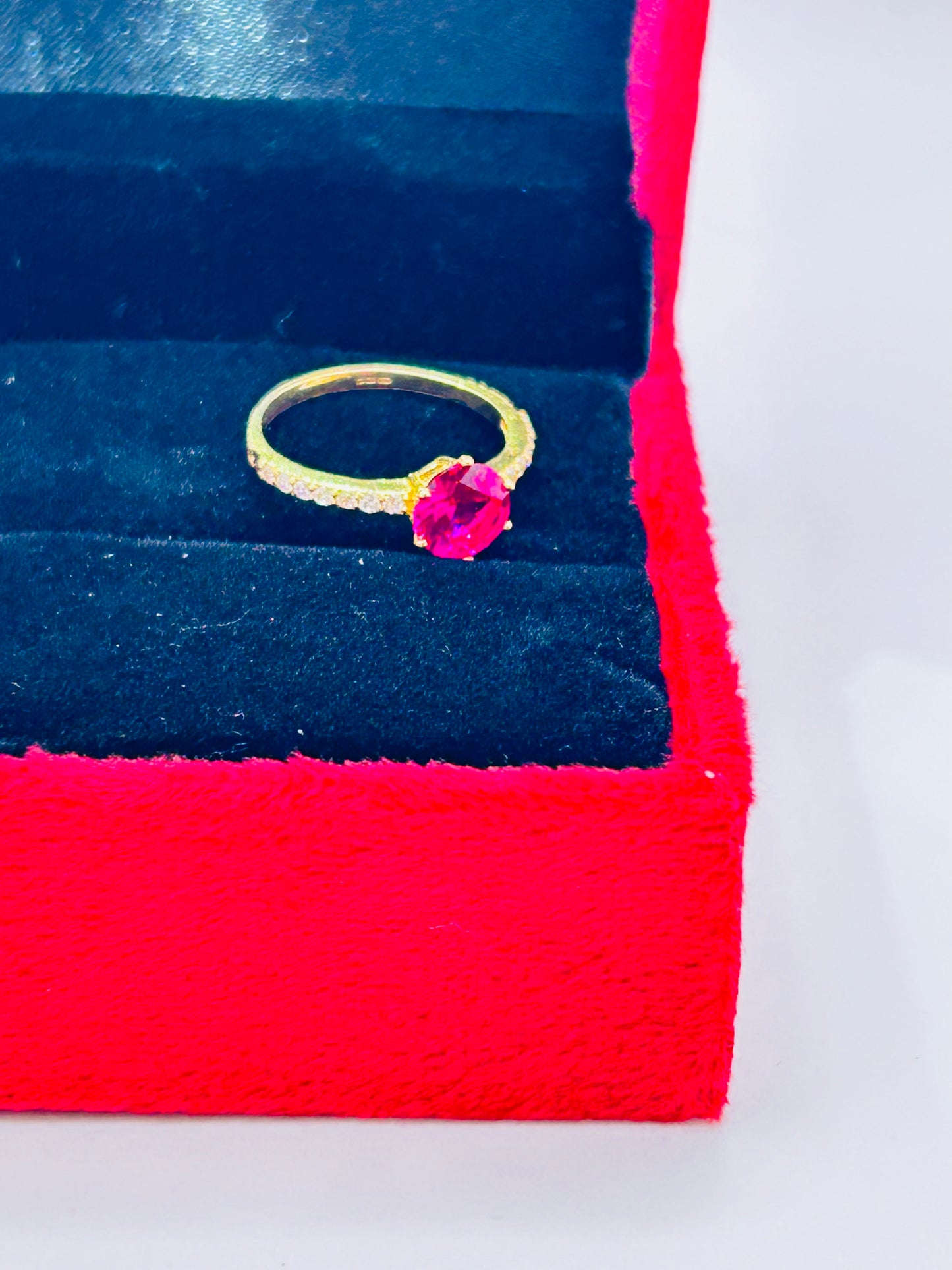 22ct Gold Ladies Ring – 2.2g – Size O (Hallmarked)