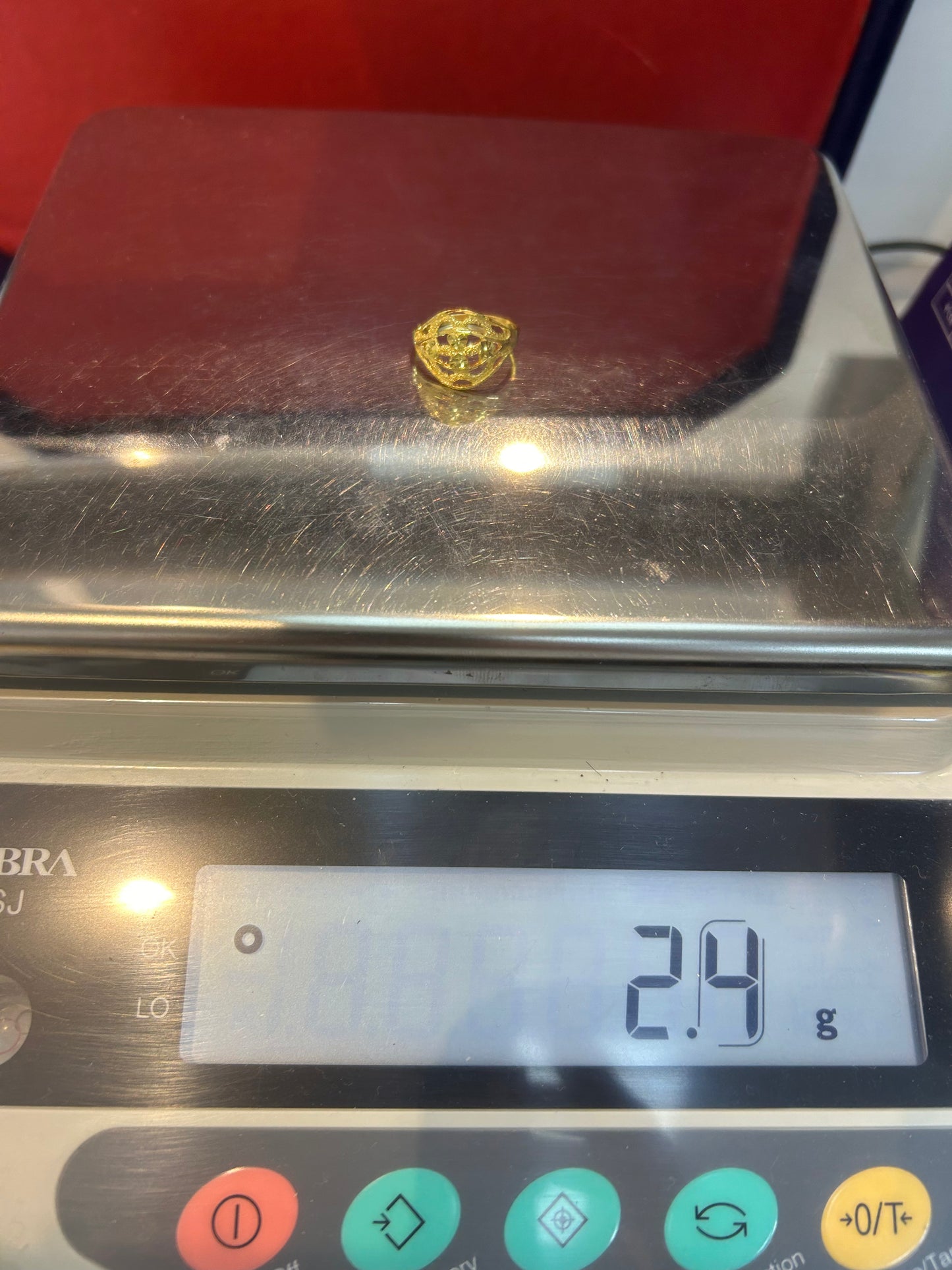 22ct Gold Ring Size Q Ladies Hallmarked 2.4 grams