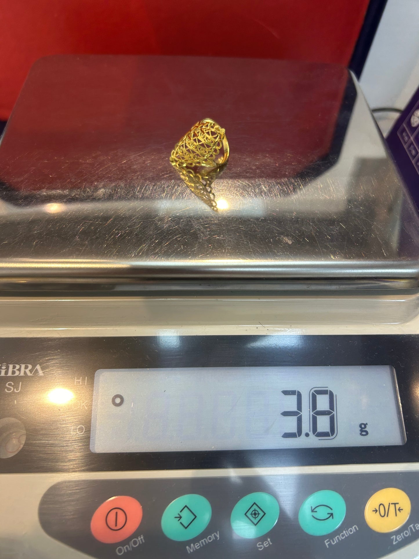 22ct Gold Ladies Ring 3.8 grams Size O