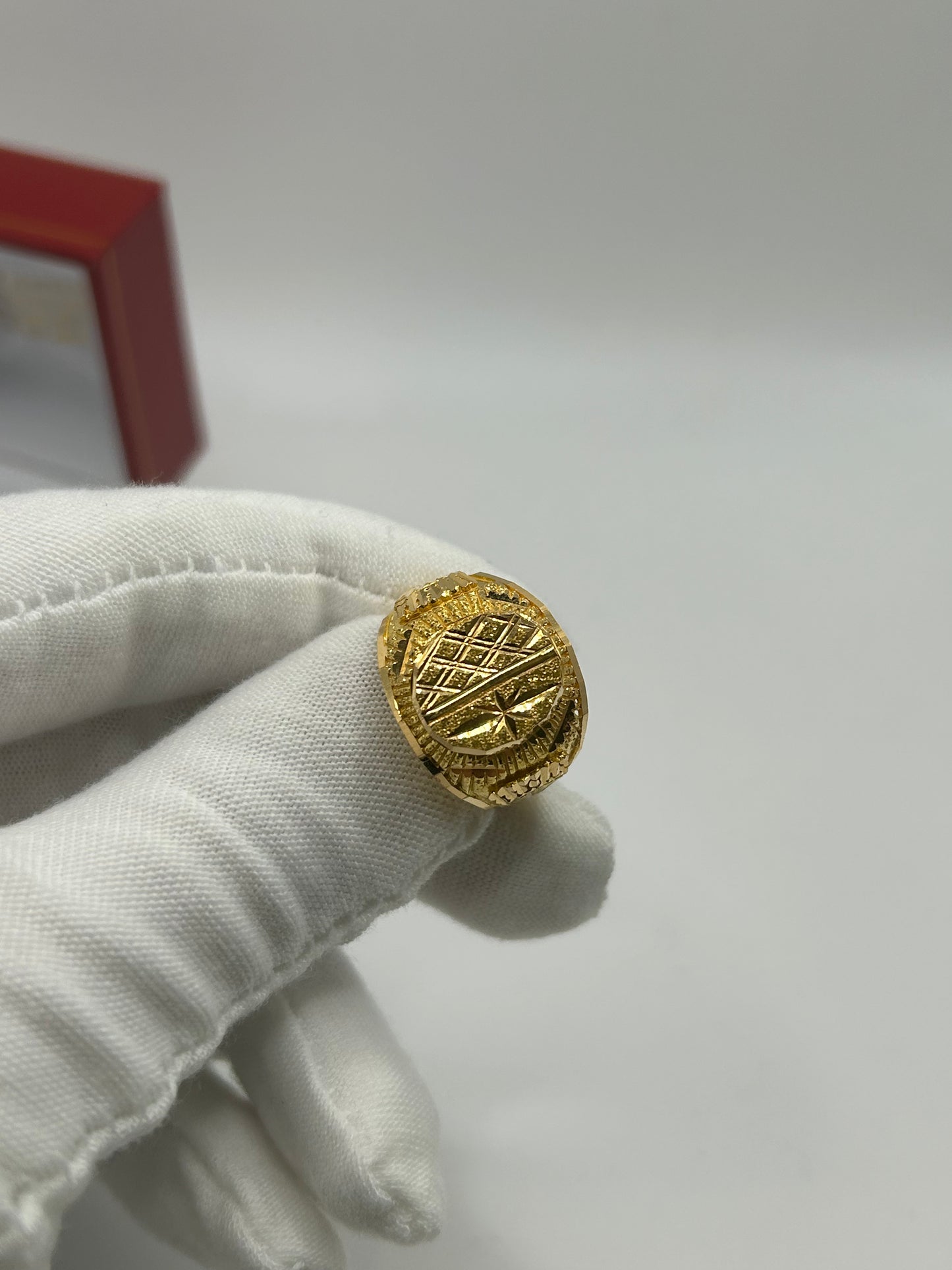 22ct Gold Ring Men's 8.6 gram Size R Hallmarked