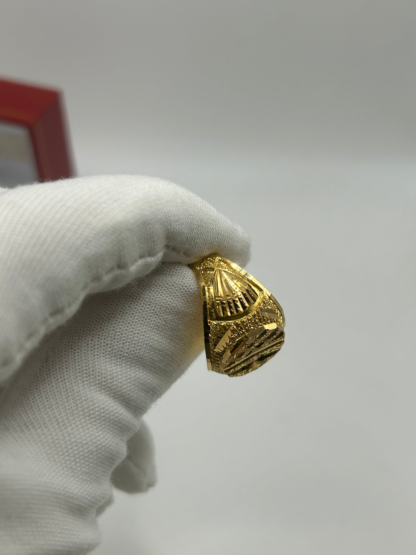 22ct Gold Ring Men's 8.6 gram Size R Hallmarked