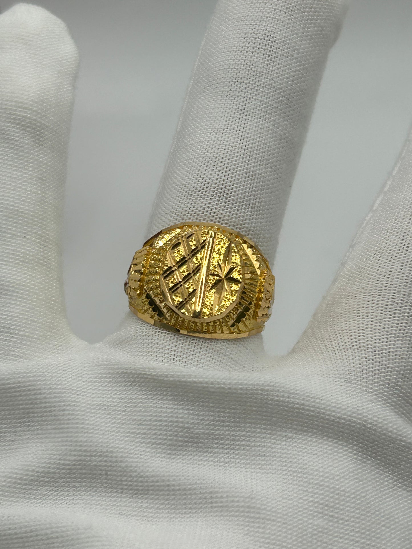 22ct Gold Ring Men's 8.6 gram Size R Hallmarked