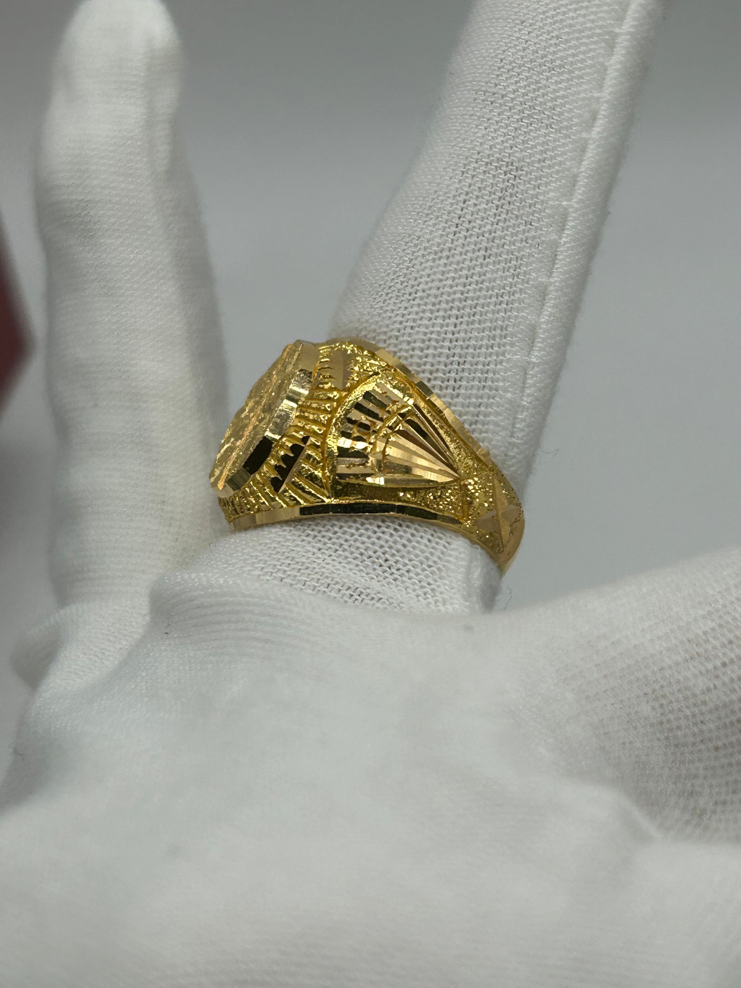 22ct Gold Ring Men's 8.6 gram Size R Hallmarked