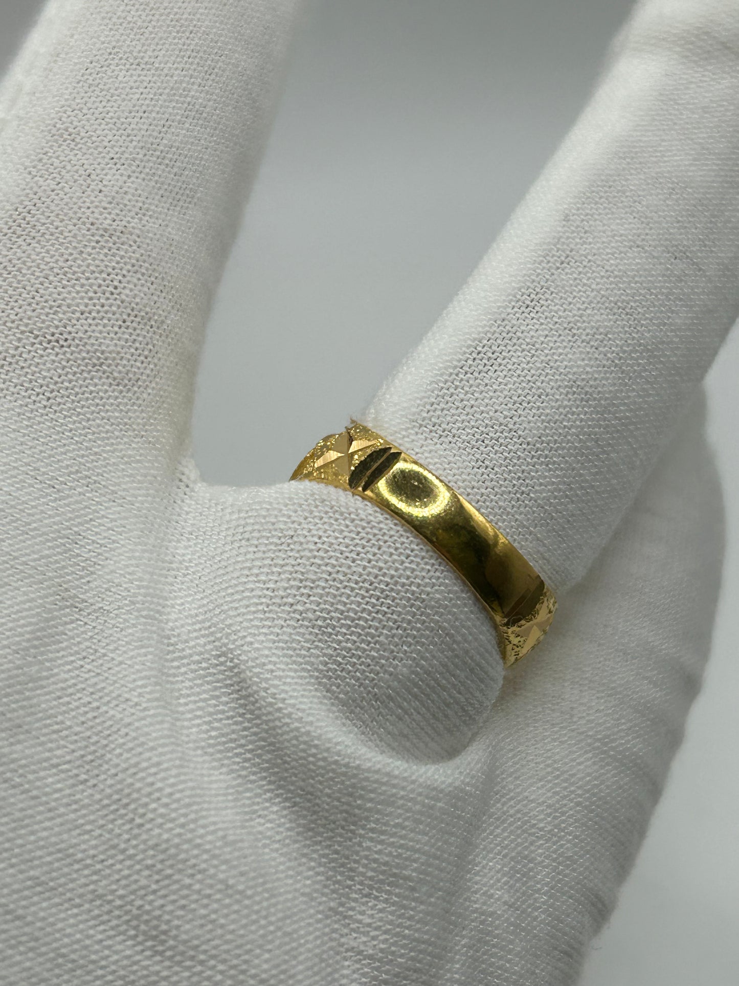 22ct Gold Ring Men's 8.6 gram Size R Hallmarked