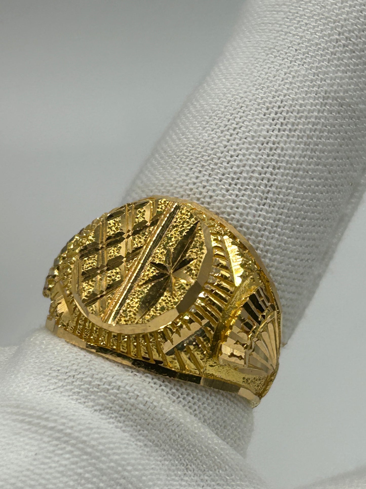 22ct Gold Ring Men's 8.6 gram Size R Hallmarked