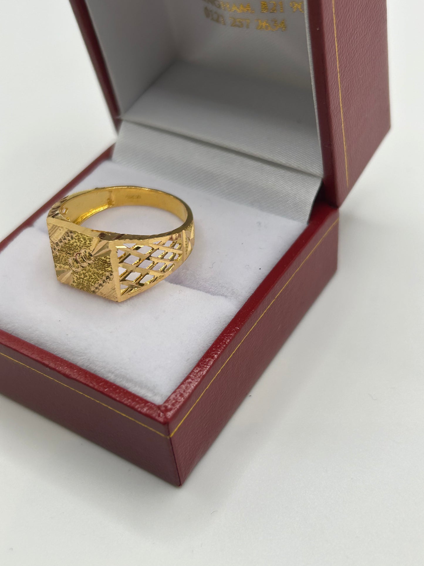 22ct Gold Men's Ring 4.3 grams Size T Hallmarked