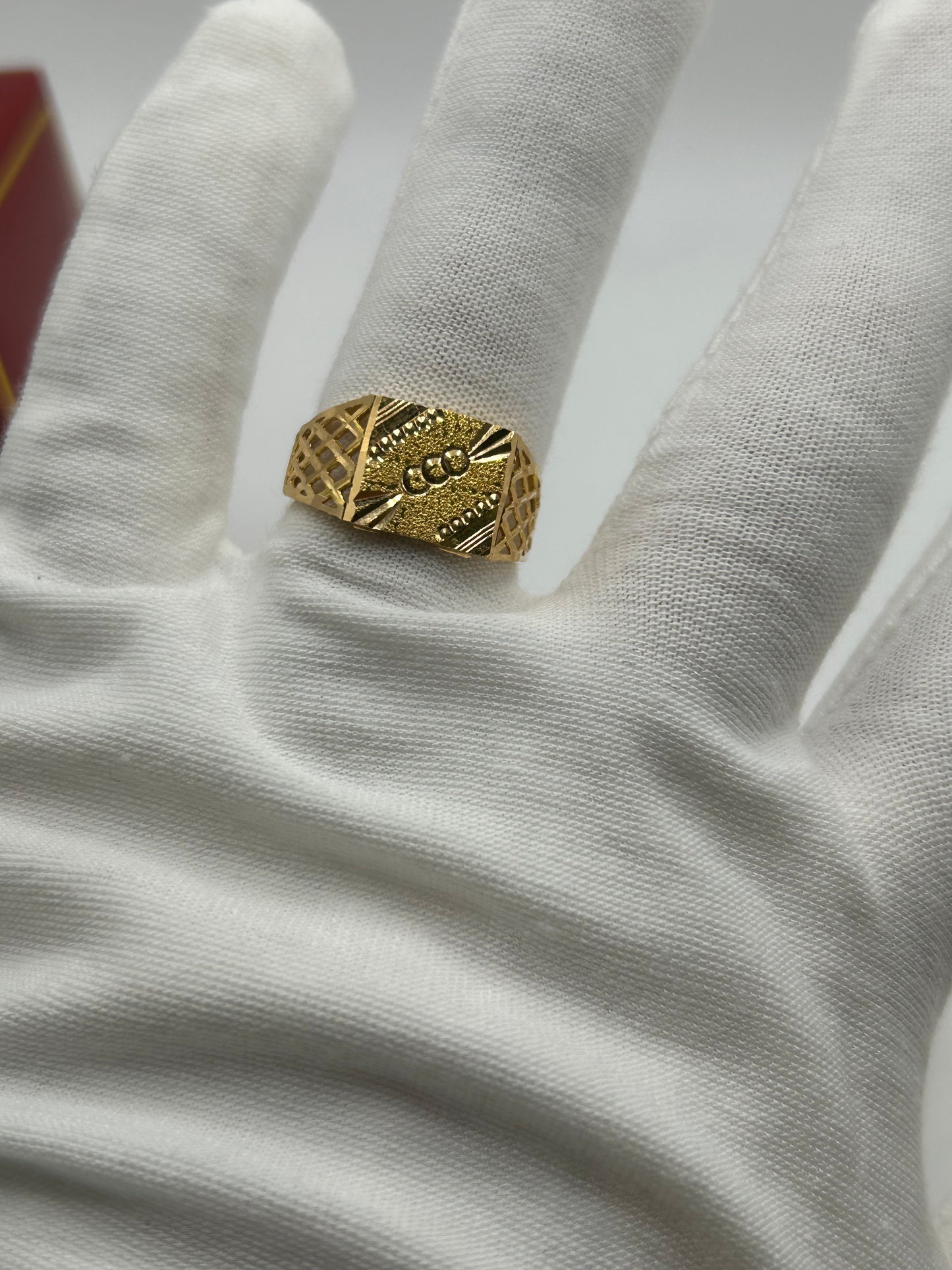 22ct Gold Men's Ring 4.3 grams Size T Hallmarked