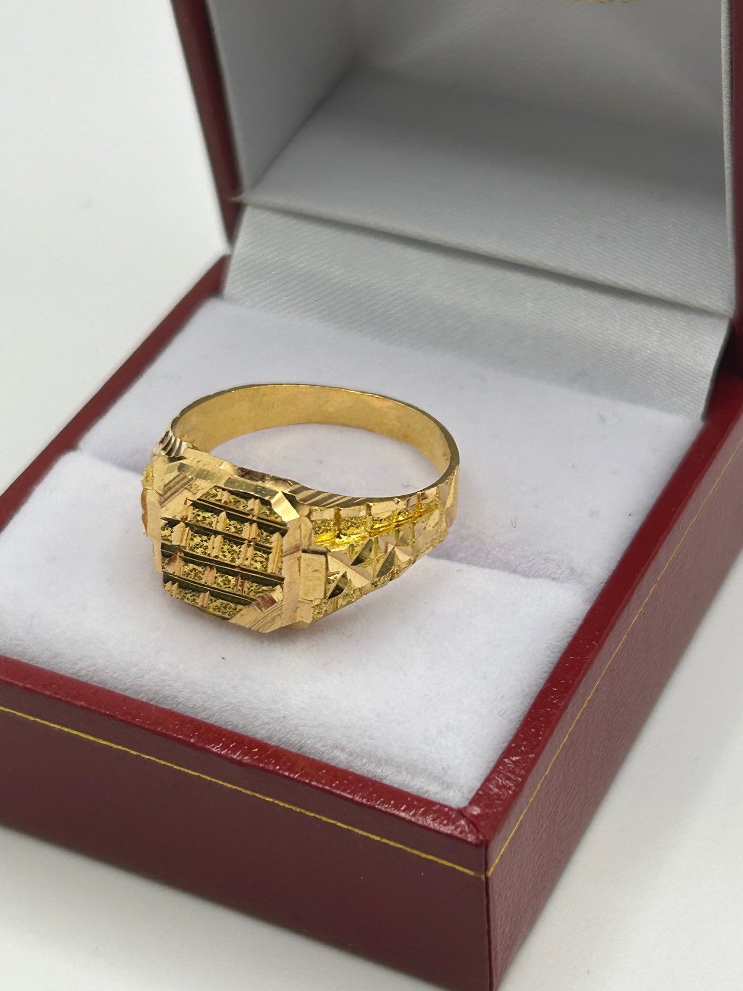 22ct Gold Men's Ring 4.8 grams Size S Hallmarked