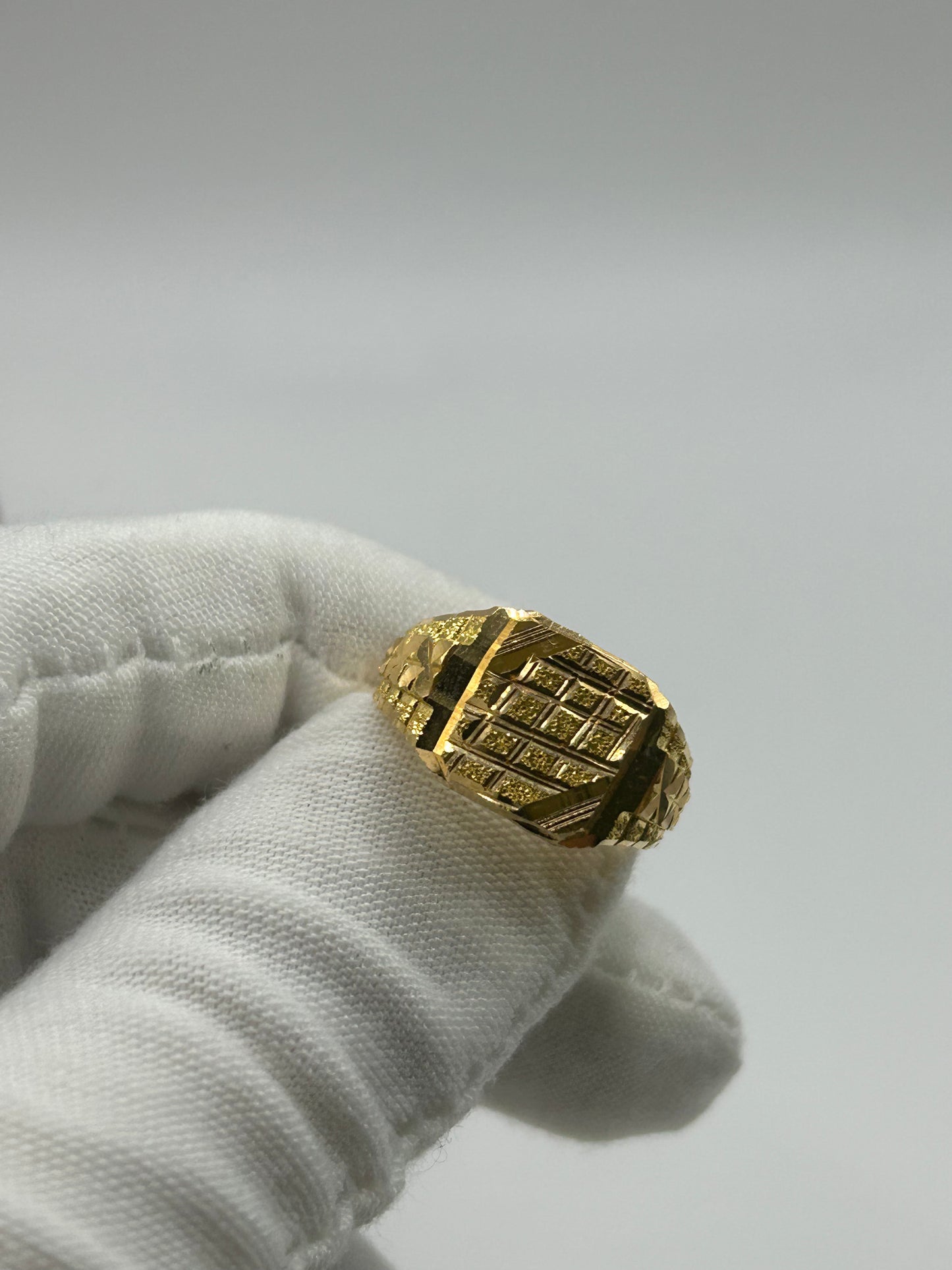 22ct Gold Men's Ring 4.8 grams Size S Hallmarked