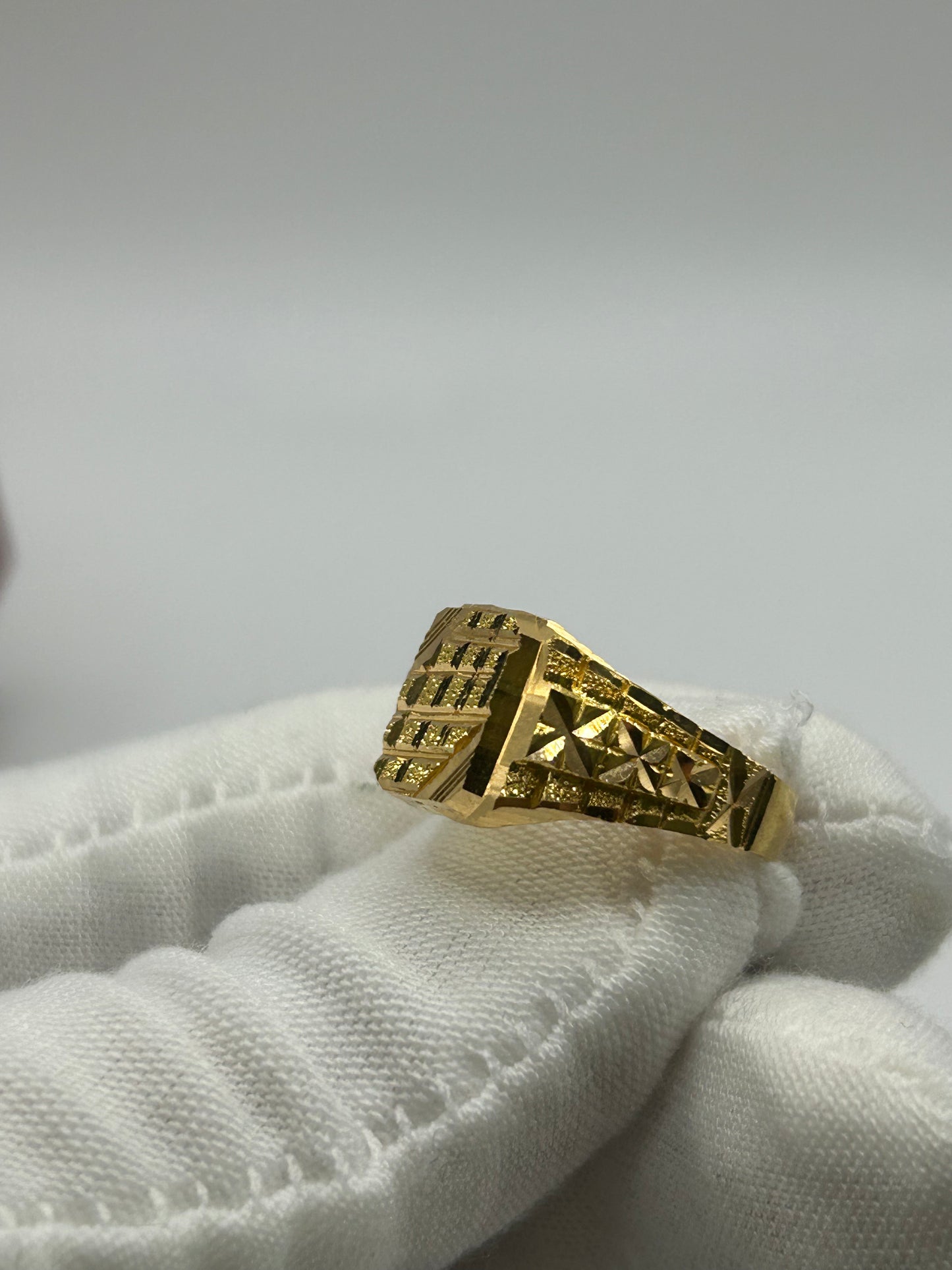 22ct Gold Men's Ring 4.8 grams Size S Hallmarked