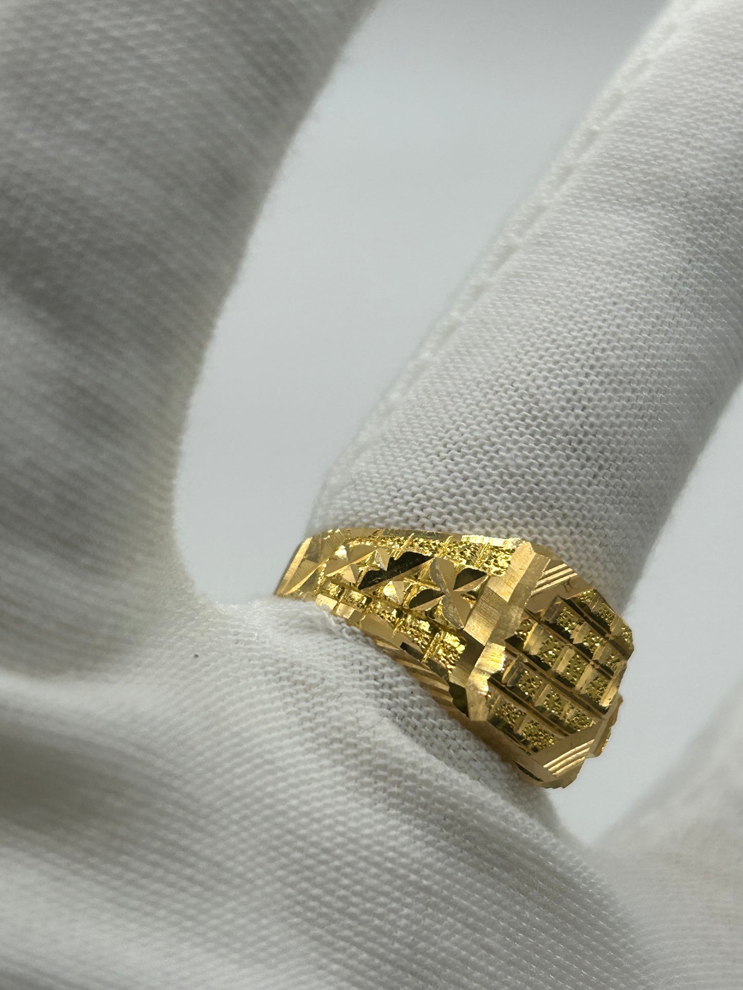 22ct Gold Men's Ring 4.8 grams Size S Hallmarked