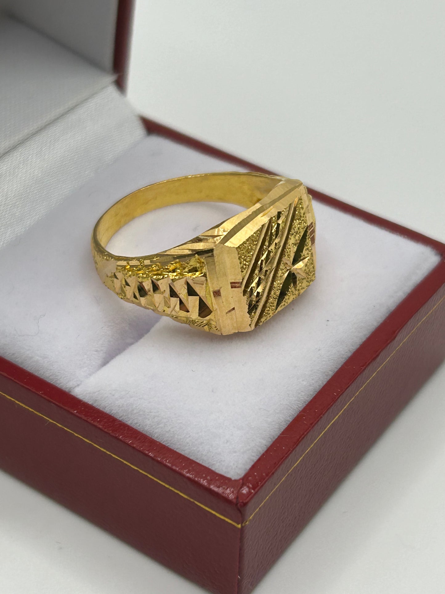 22ct Gold Men's Ring 7.6 grams Size S Hallmarked