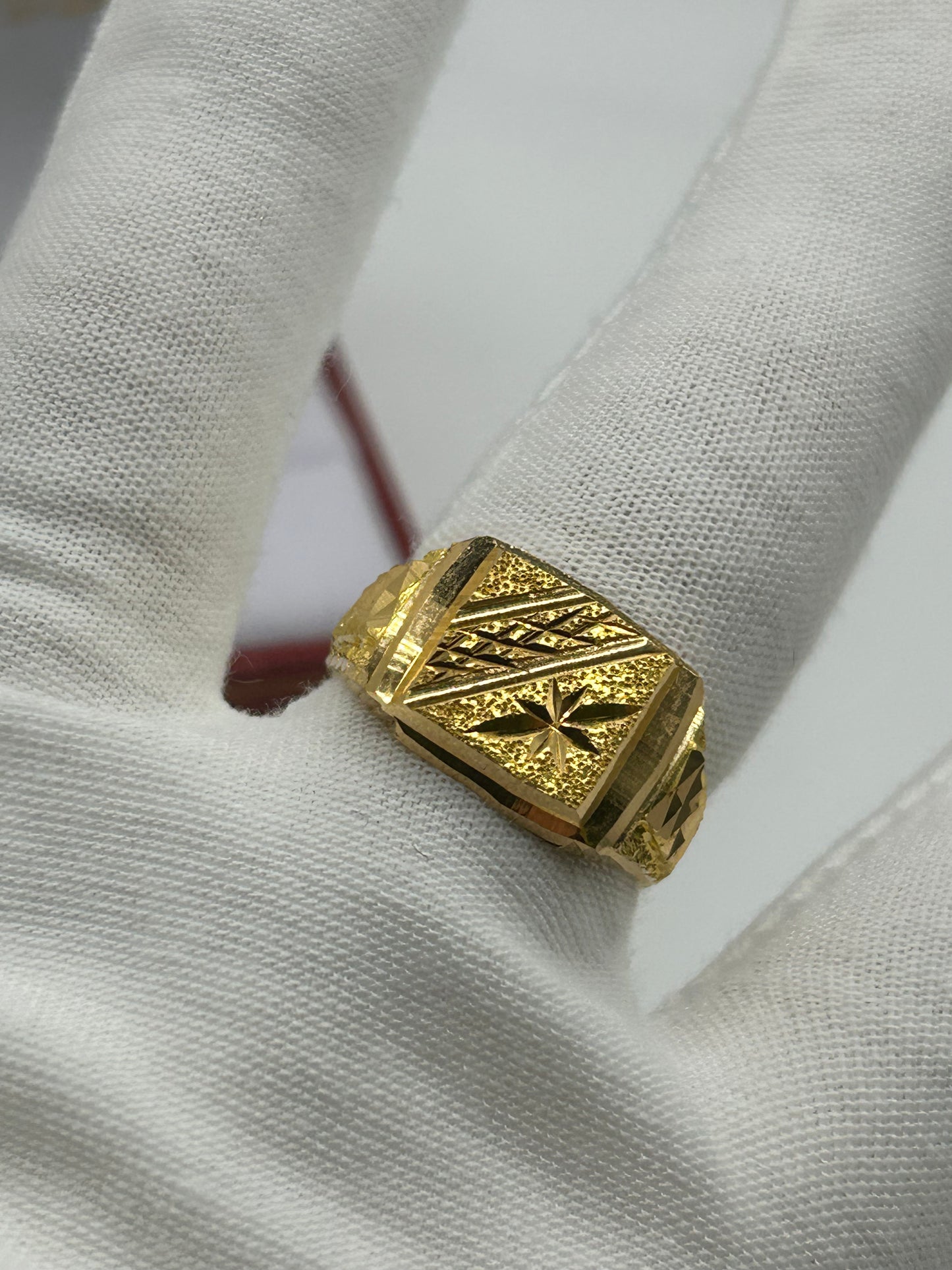 22ct Gold Men's Ring 7.6 grams Size S Hallmarked