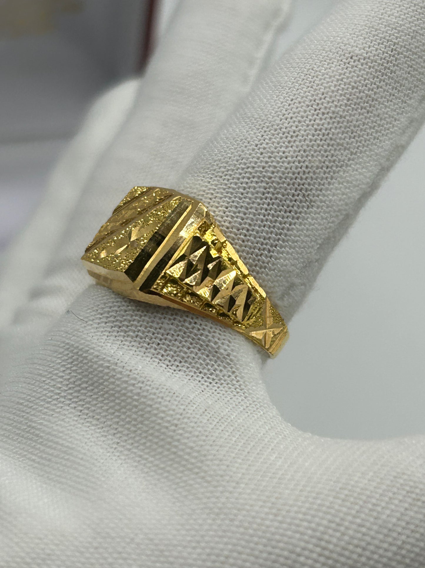 22ct Gold Men's Ring 7.6 grams Size S Hallmarked