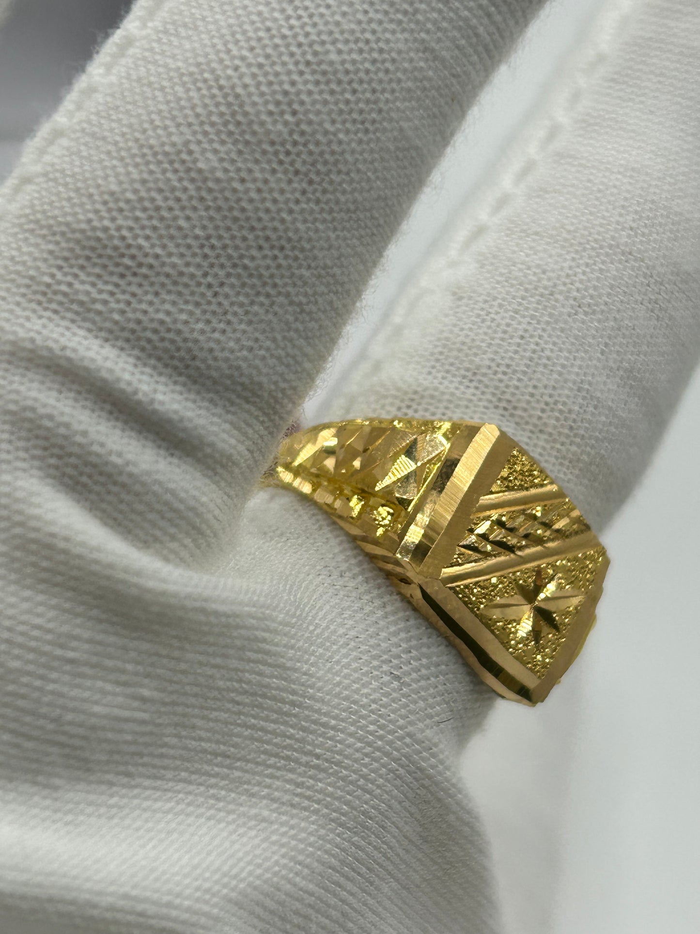 22ct Gold Men's Ring 7.6 grams Size S Hallmarked