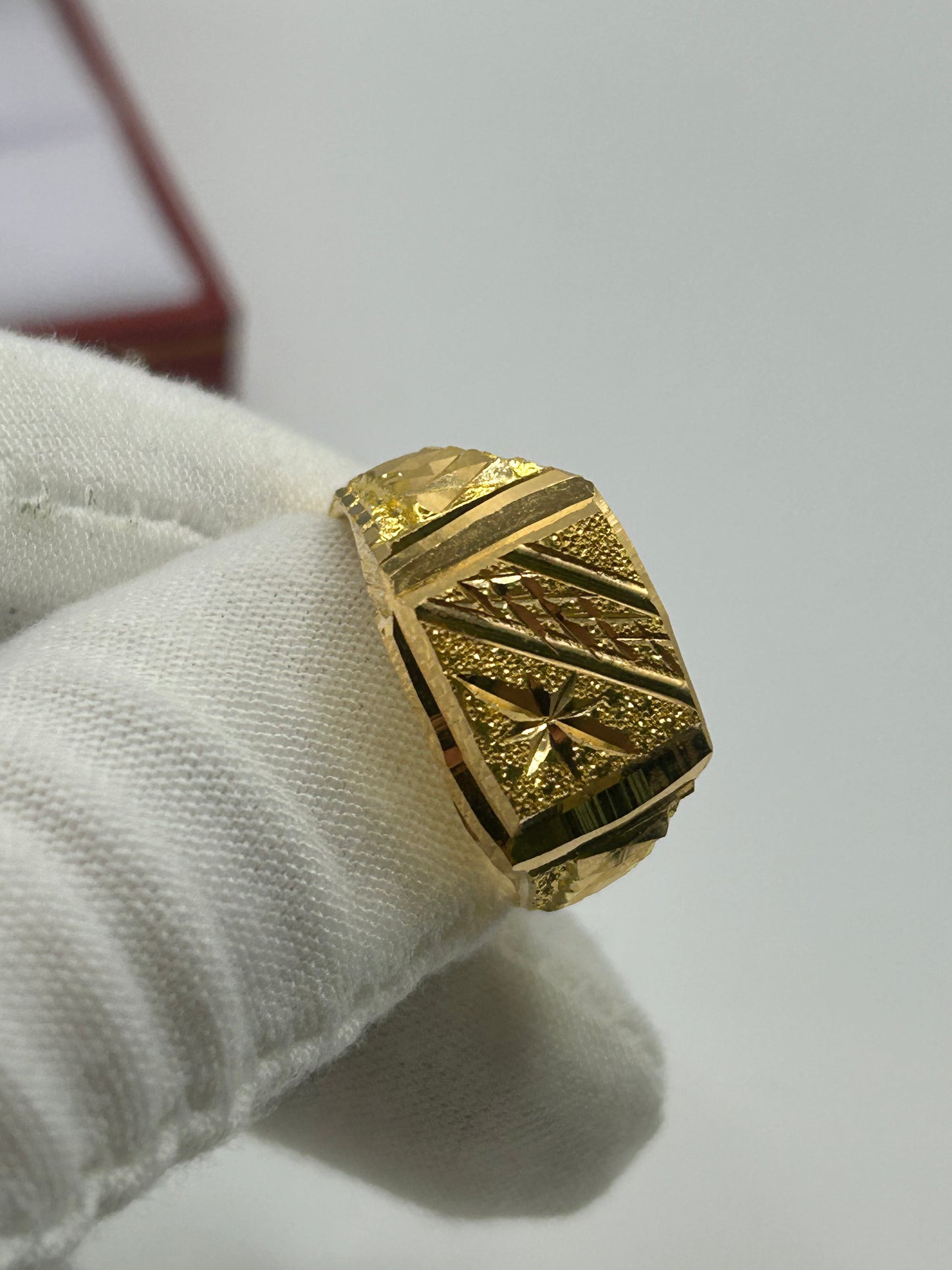 22ct Gold Men's Ring 7.6 grams Size S Hallmarked