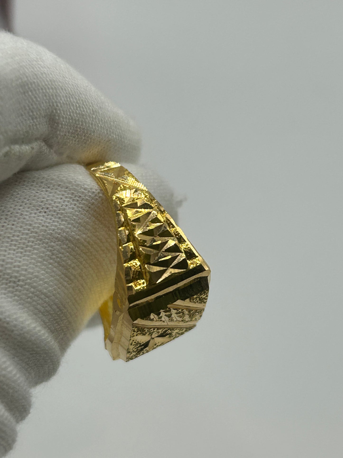 22ct Gold Men's Ring 7.6 grams Size S Hallmarked