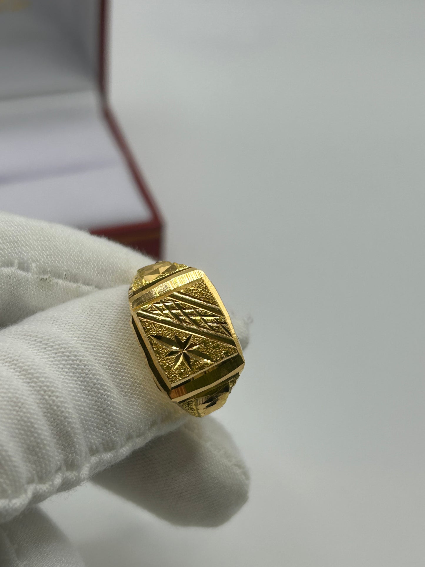 22ct Gold Men's Ring 7.6 grams Size S Hallmarked